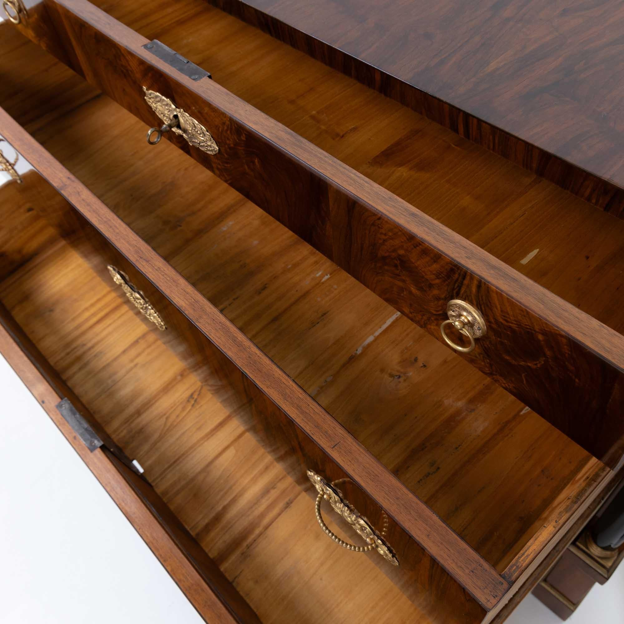 Pair of Large Italian Chests of Drawers, circa 1820 In Good Condition For Sale In New York, NY