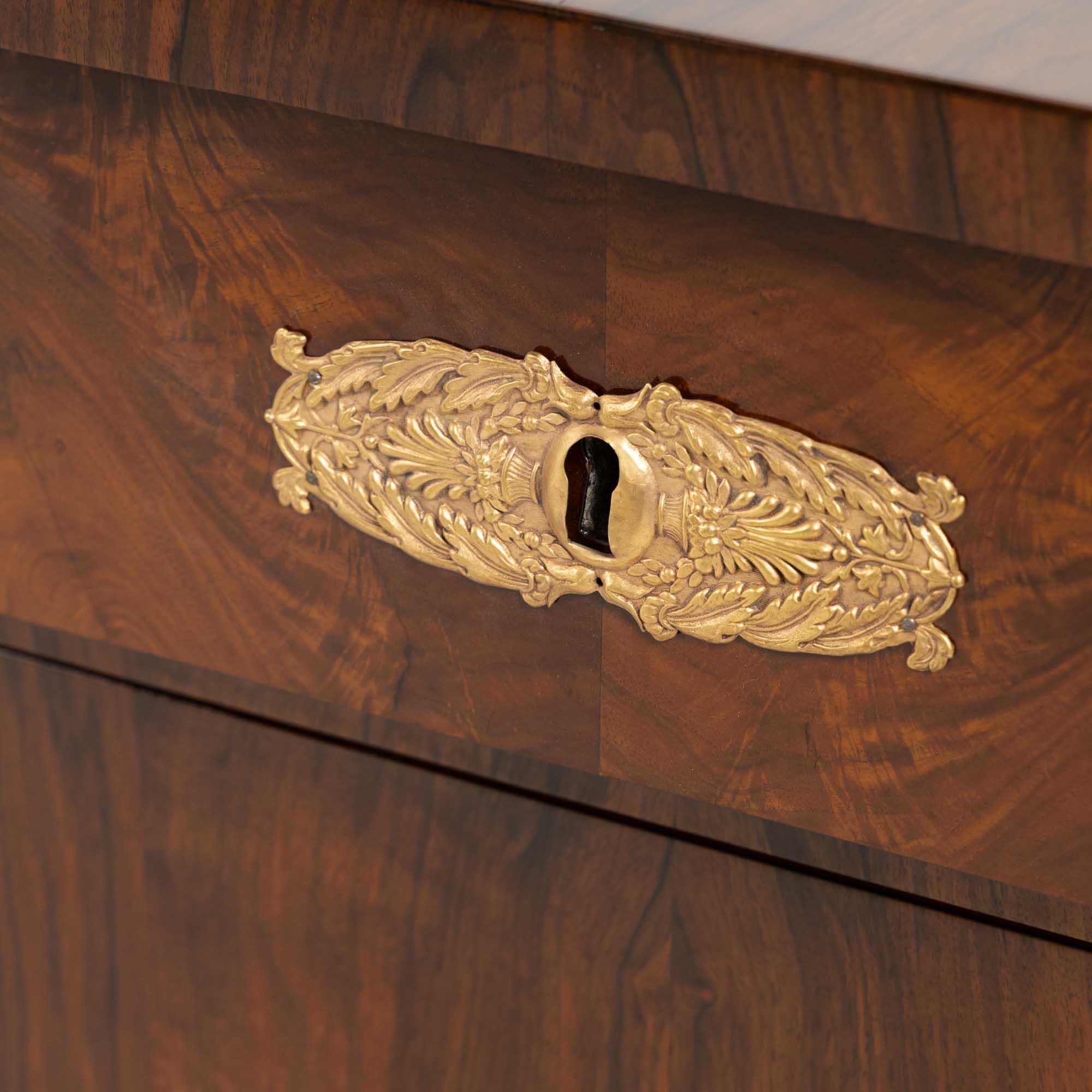 Pair of Large Italian Chests of Drawers, circa 1820 For Sale 2