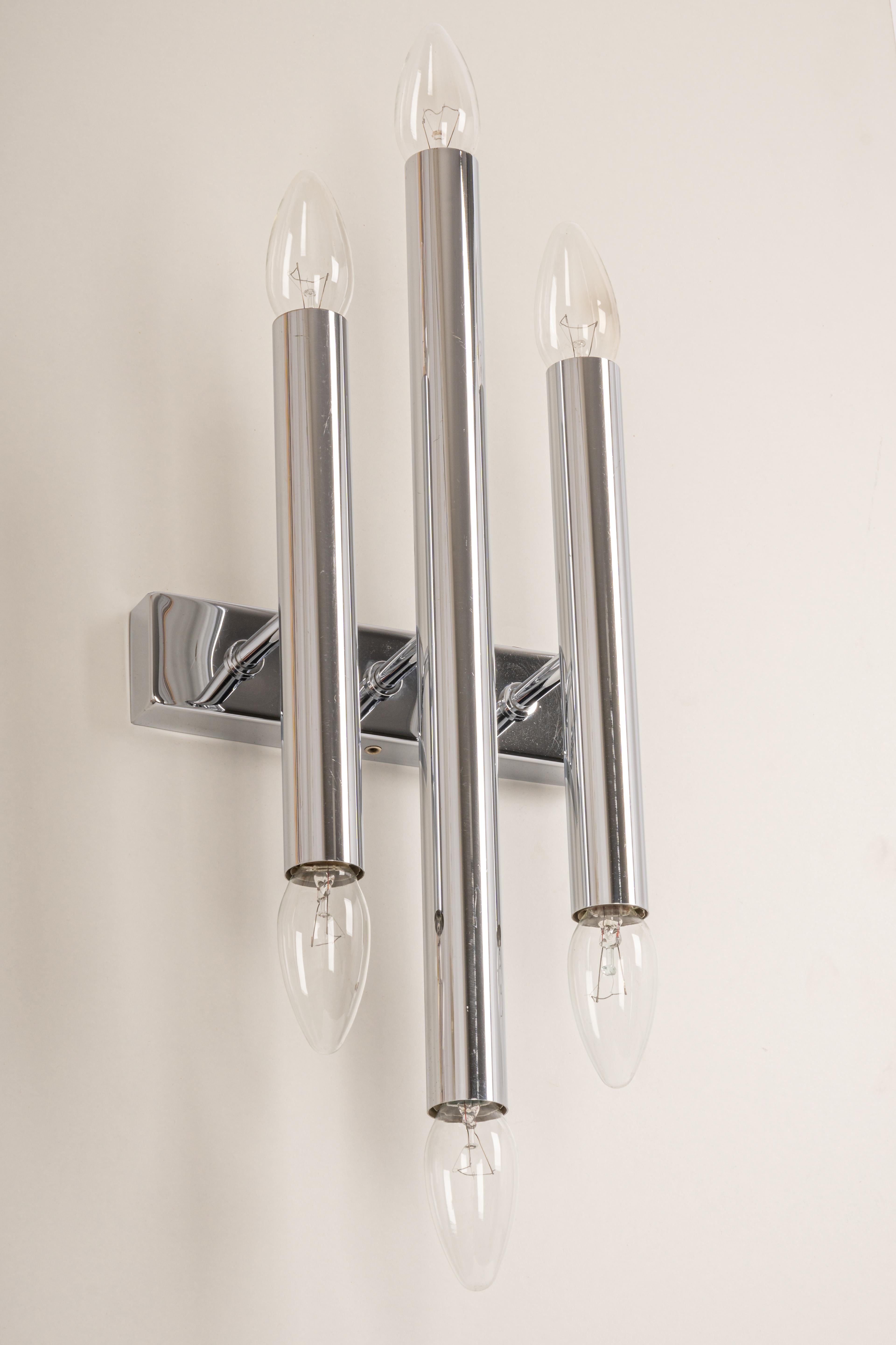 Pair of Large Italian Chrome Wall Sconces Sciolari Style, 1970s For Sale 4