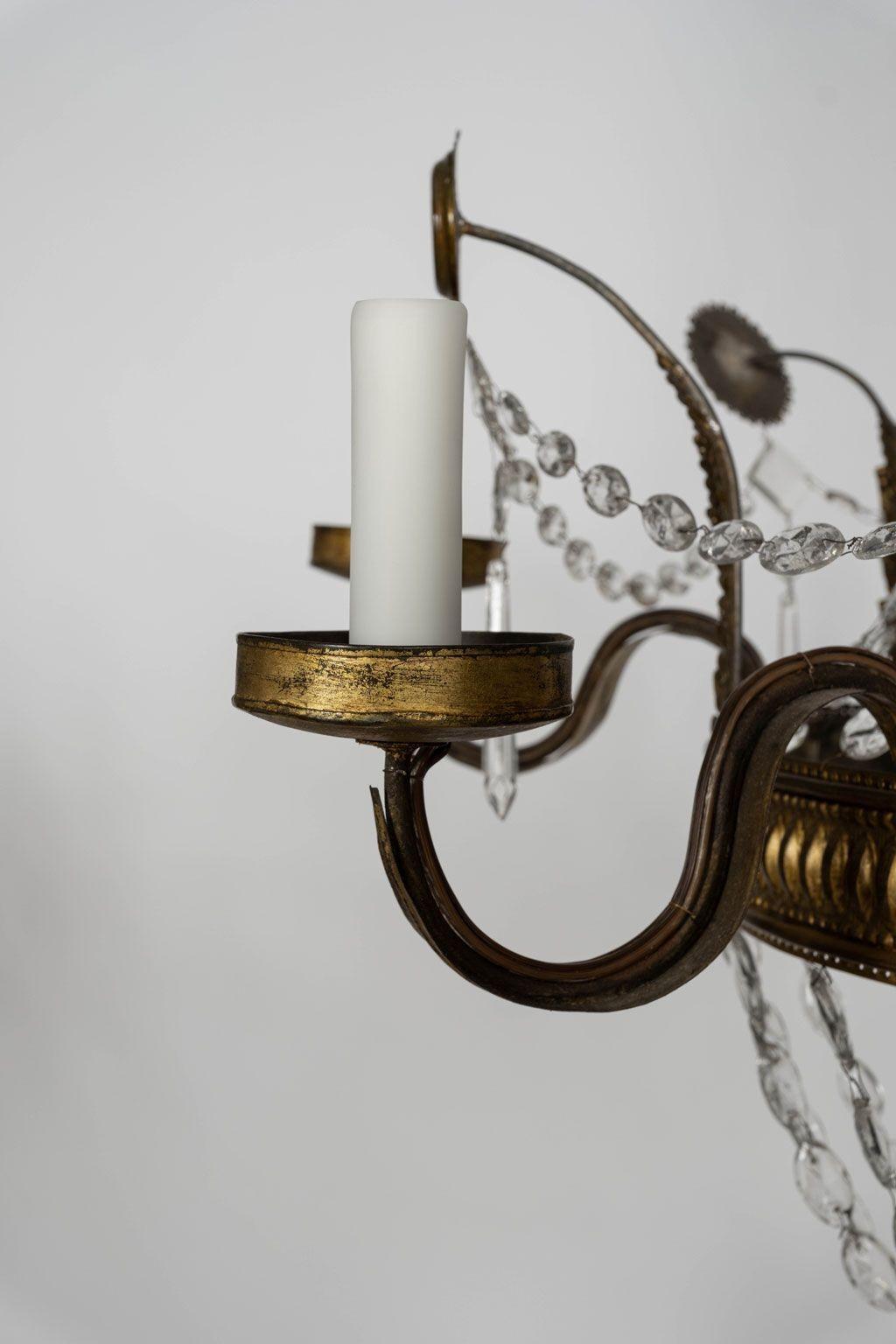 Coppia di grandi lampadari impero italiani in cristallo e tole dorate in vendita 6