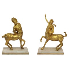 Paar große italienische Furietti-Skulpturen aus vergoldeter Bronze und Marmor aus dem Jahrhundert Centaur