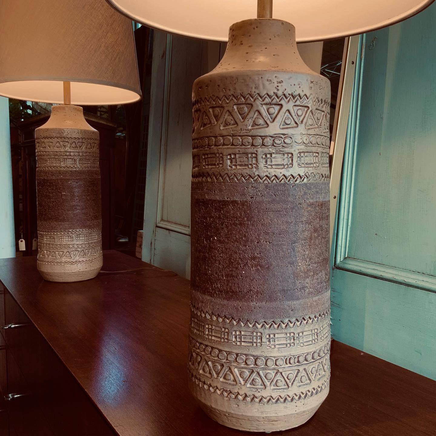A beautiful matched pair of vintage 1960's Italian ceramic lamps by Bitossi - great design and details. the large cylinder shaped bases have repeating geometric patterns, and an unglazed section in the center -- beautifully made and in mint