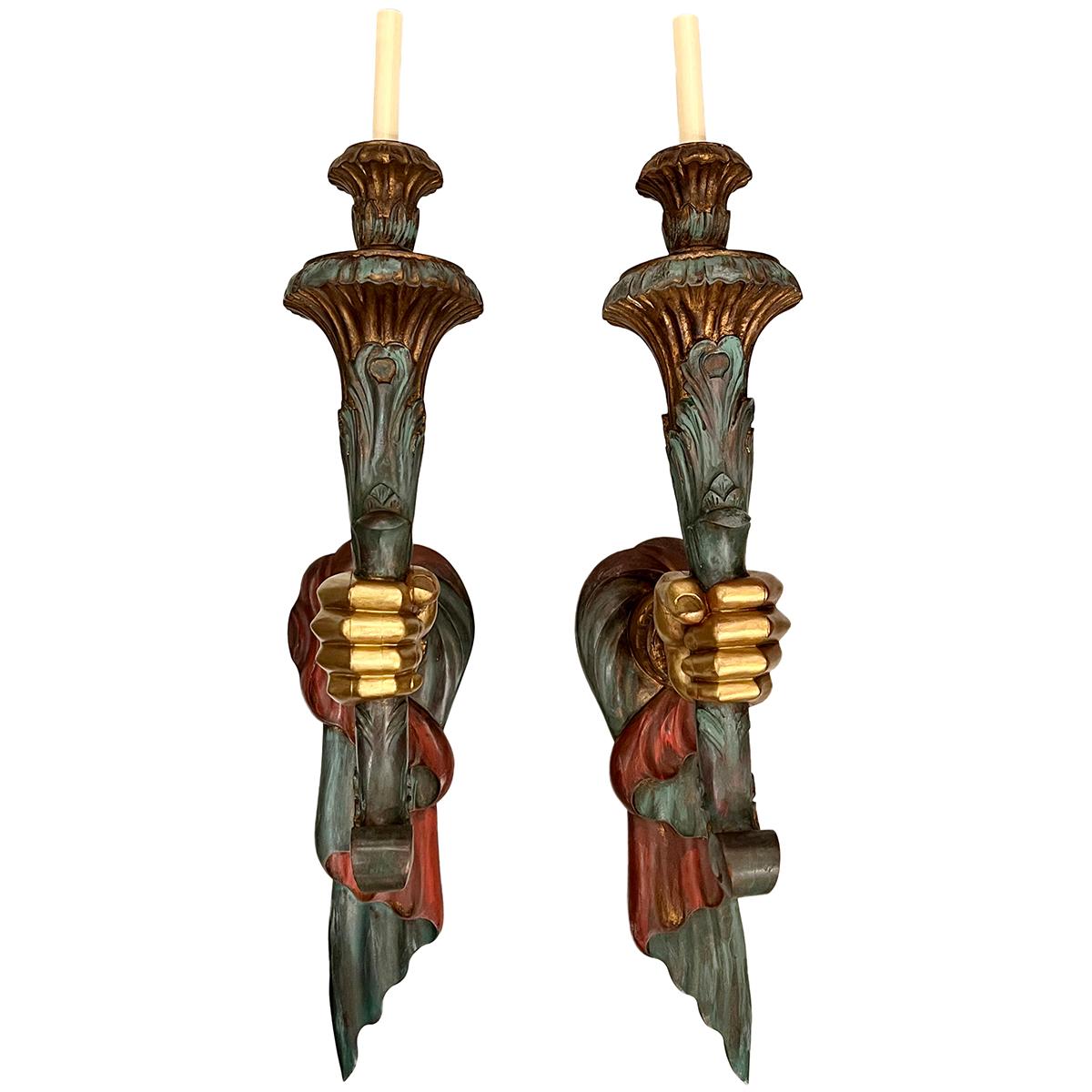 Pareja de grandes candelabros de mano italianos Tallado en venta