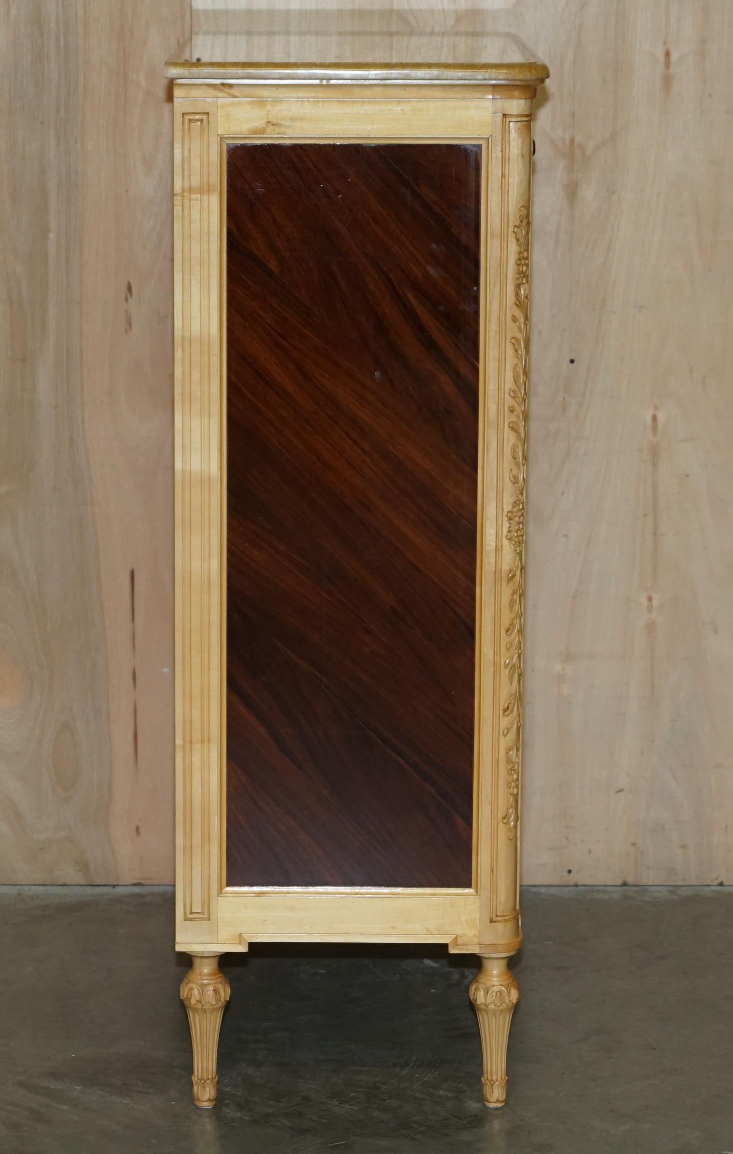 COPPIA DI GRANDI CASSETTI ITALIANI IN LEGNO DURO E MARMO DI NOCE CON TOPO DI PALLINO in vendita 4