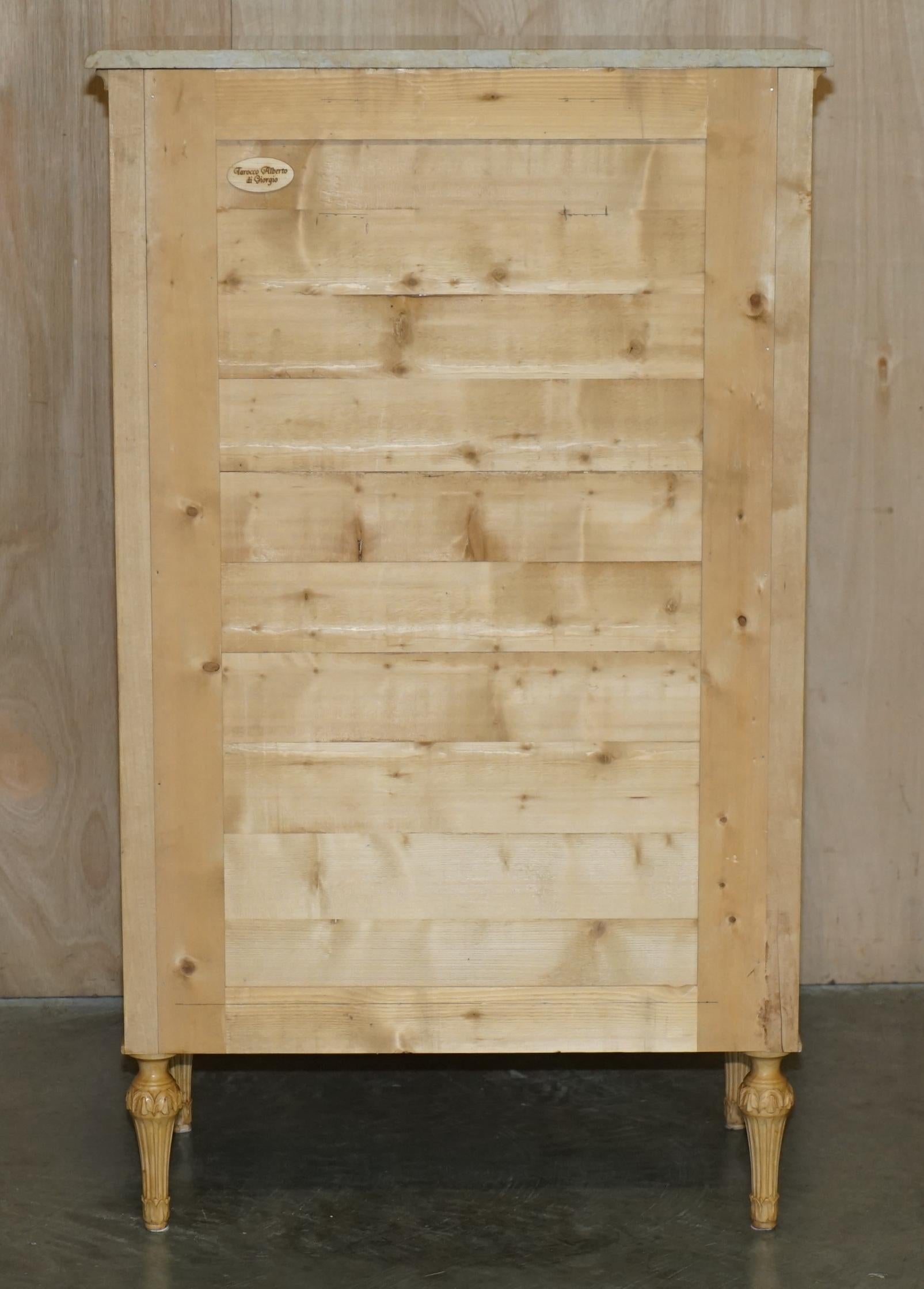 COPPIA DI GRANDI CASSETTI ITALIANI IN LEGNO DURO E MARMO DI NOCE CON TOPO DI PALLINO in vendita 5