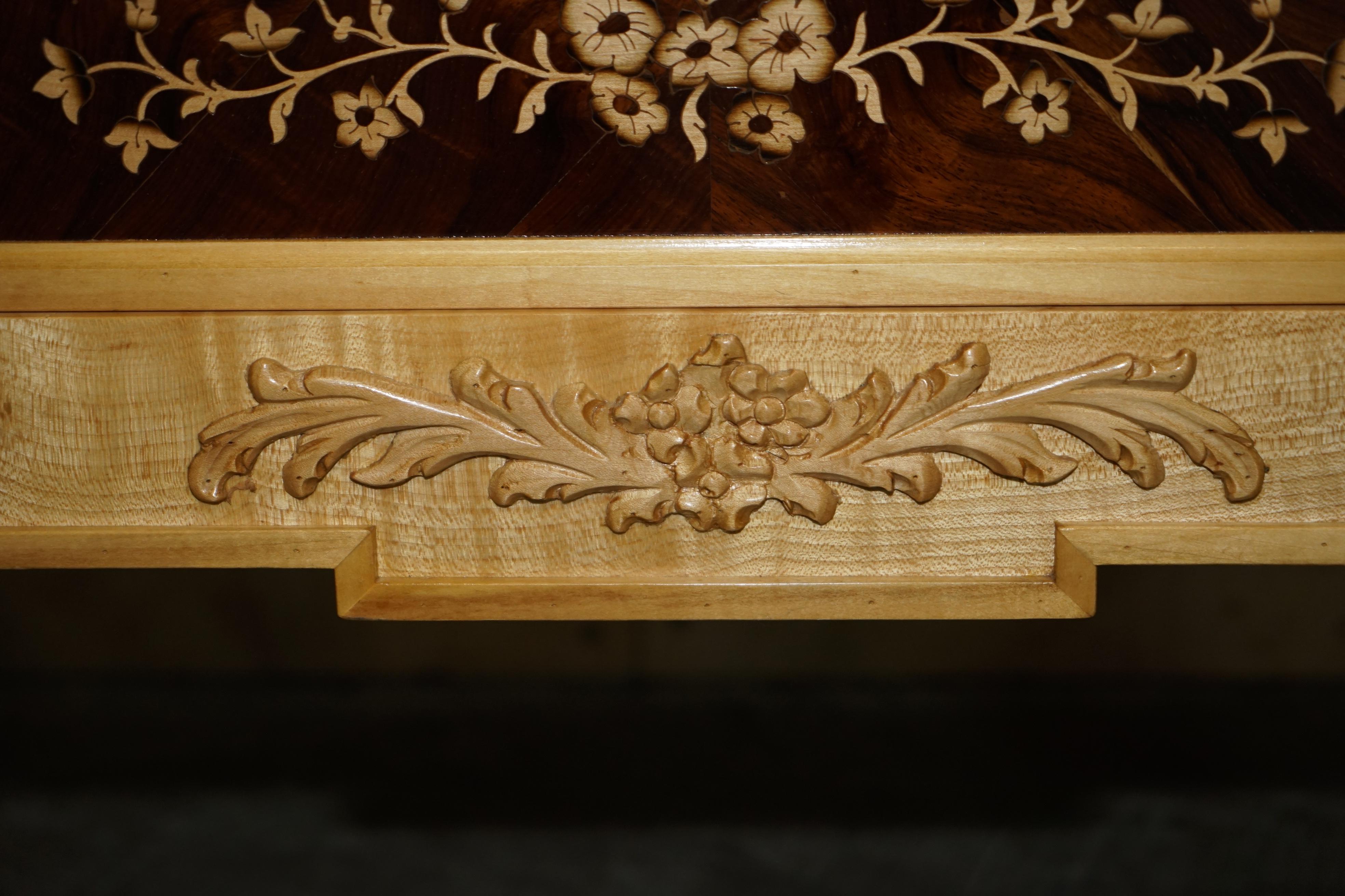 COPPIA DI GRANDI CASSETTI ITALIANI IN LEGNO DURO E MARMO DI NOCE CON TOPO DI PALLINO in vendita 1
