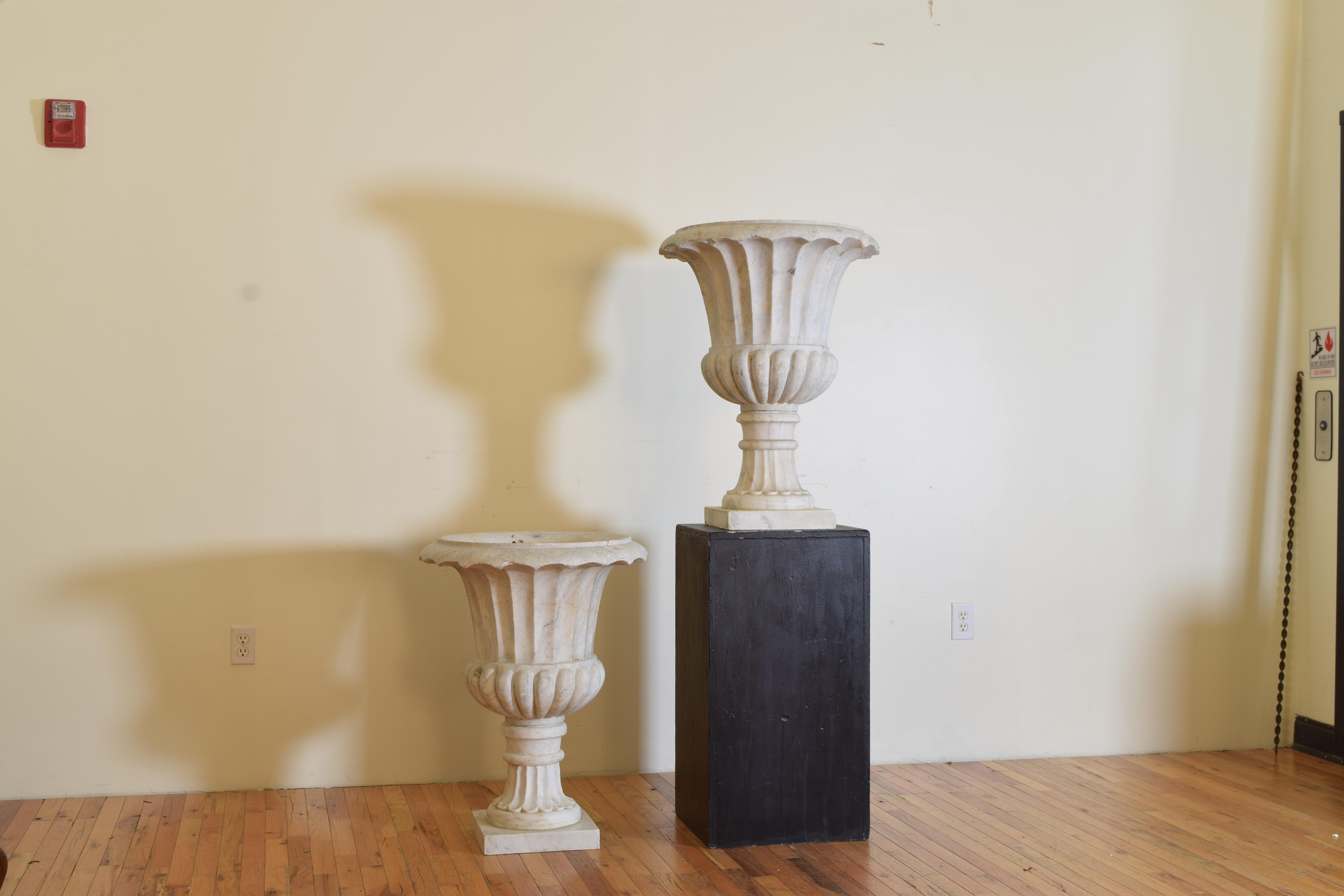 Pair of Large Italian Marble Urns from the Late 18th Century In Good Condition In Atlanta, GA