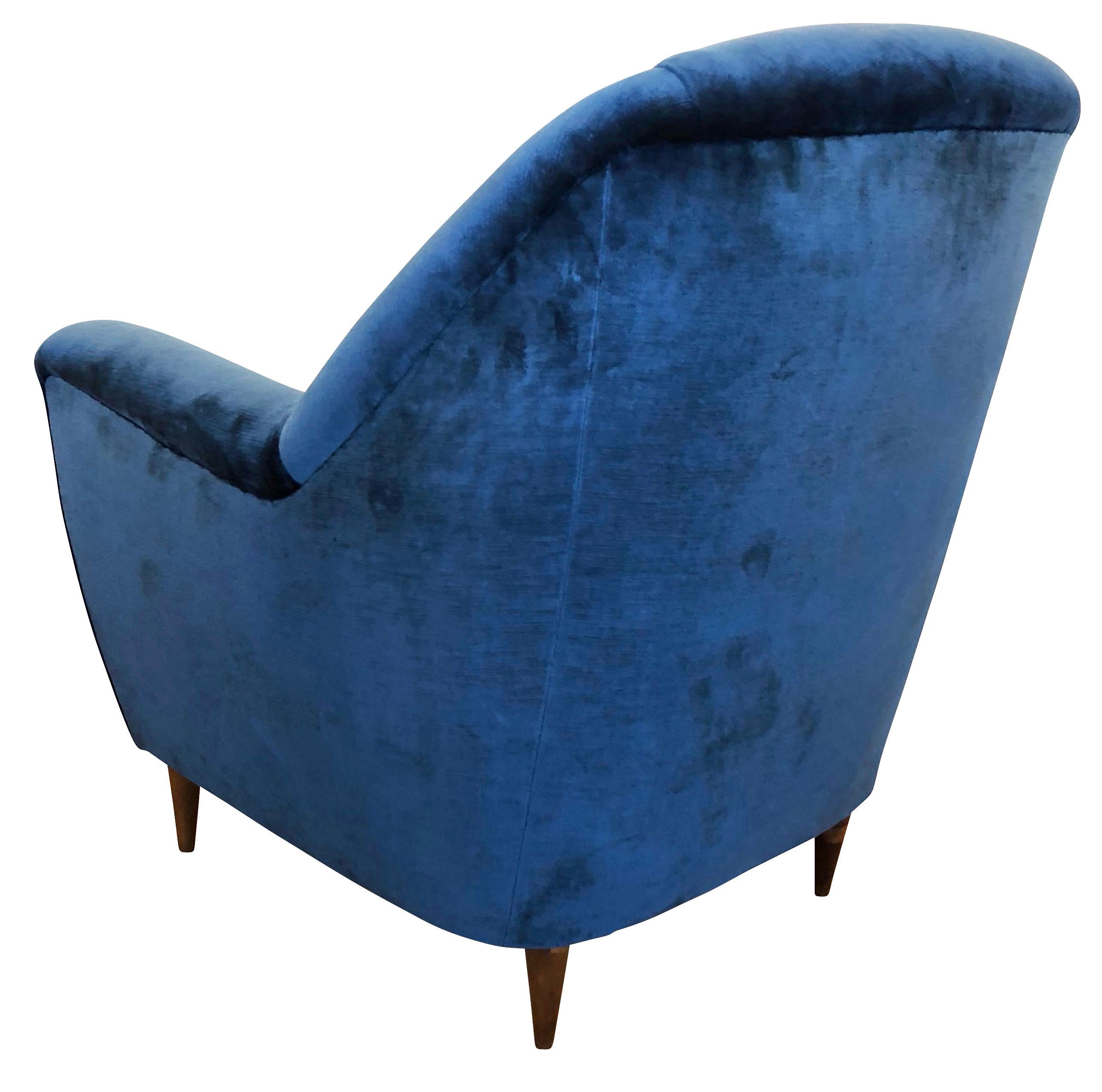 Large Italian Mid-Century Armchair In Excellent Condition In New York, NY