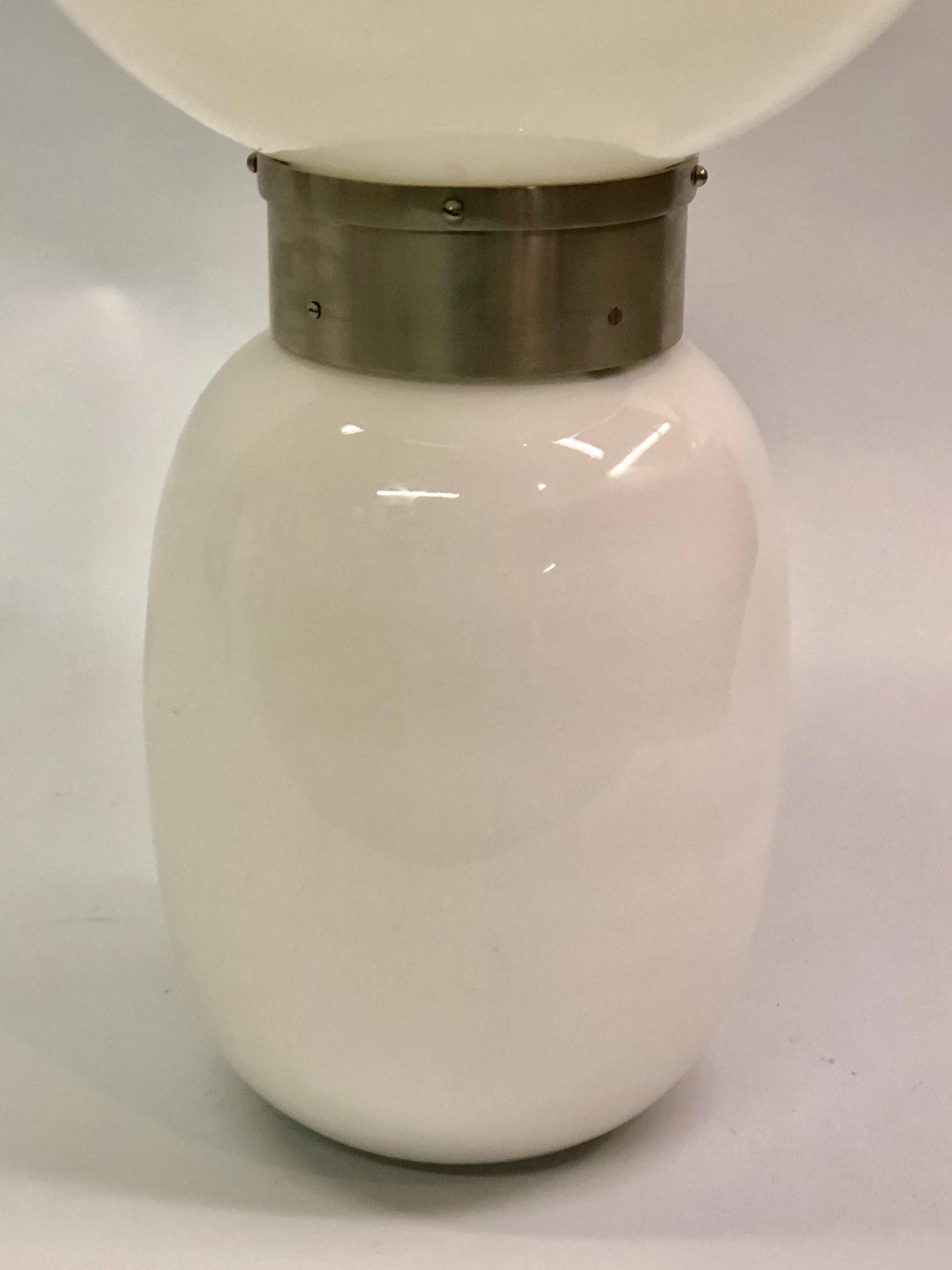 Paire de grandes lampes de bureau italiennes Radical Design/ mi-siècle en verre de Murano blanc en vente 7