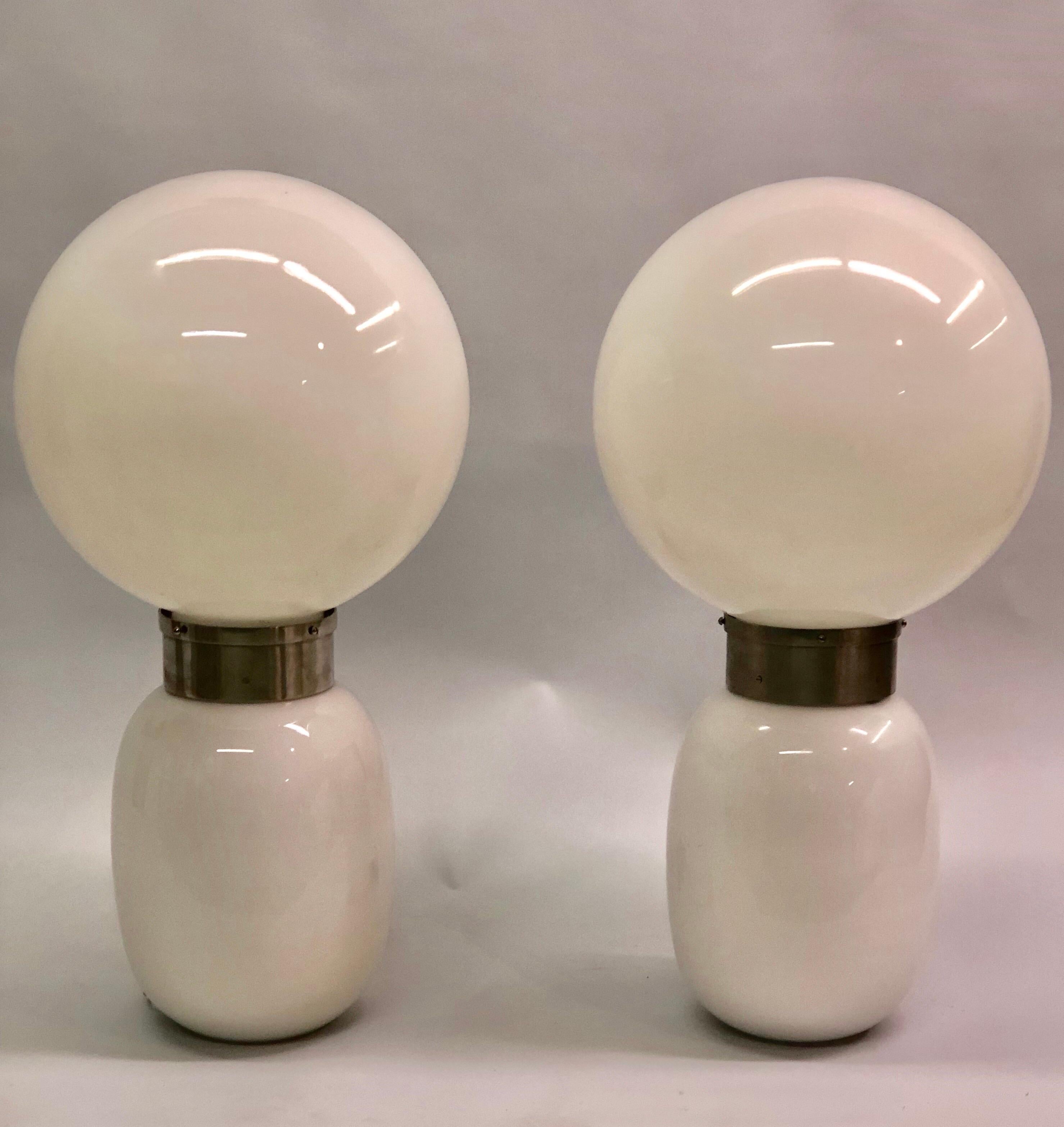 Mid-Century Modern Pair of Large Italian Radical Design/ Midcentury White Murano Glass Table Lamps For Sale