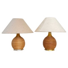 COPPIA di grandi lampade da tavolo italiane in rattan e ottone Ball, anni '70