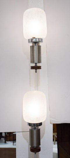 Zwei große italienische Wandleuchter, um 1970