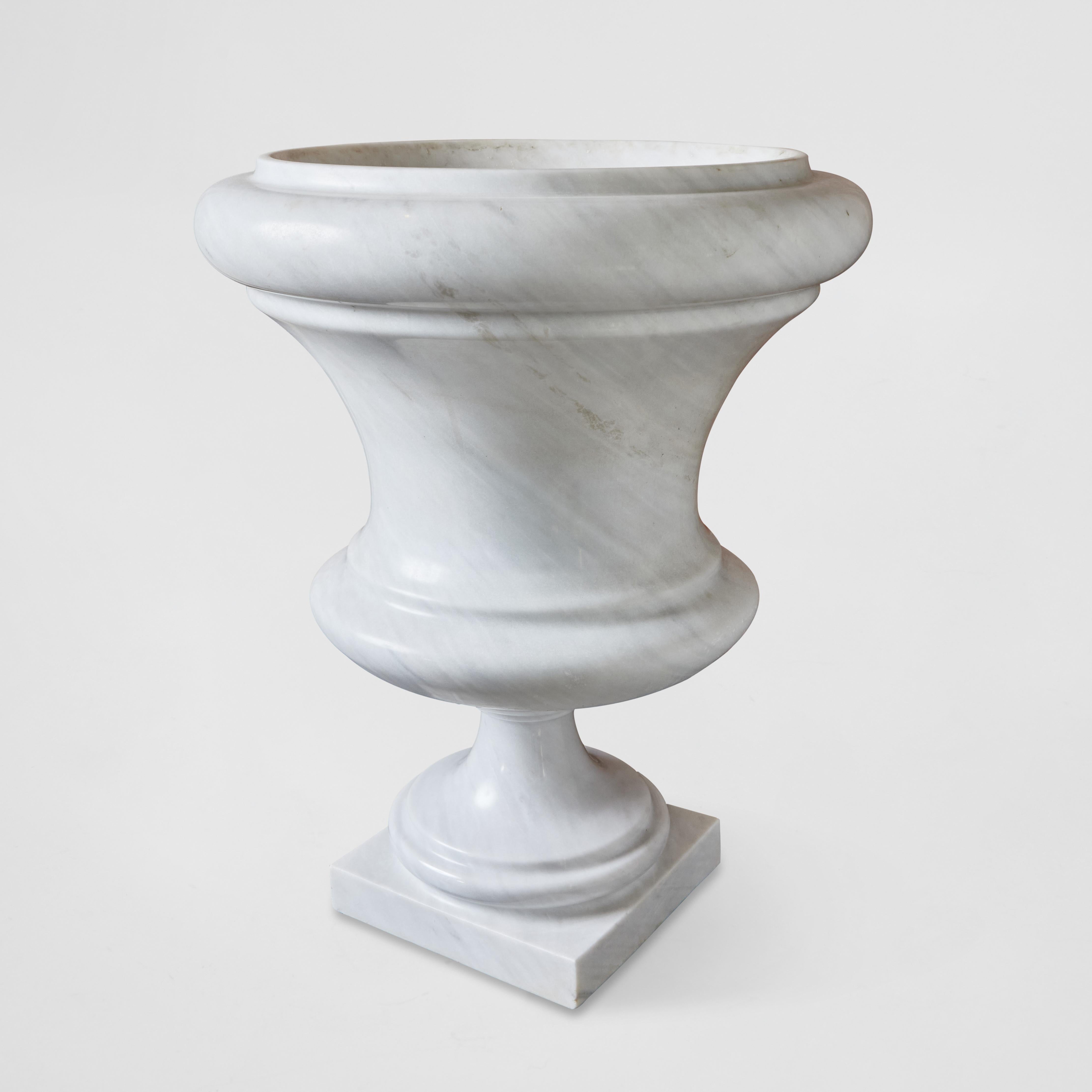Pair of Large Italian White Carrara Marble Urns For Sale 1