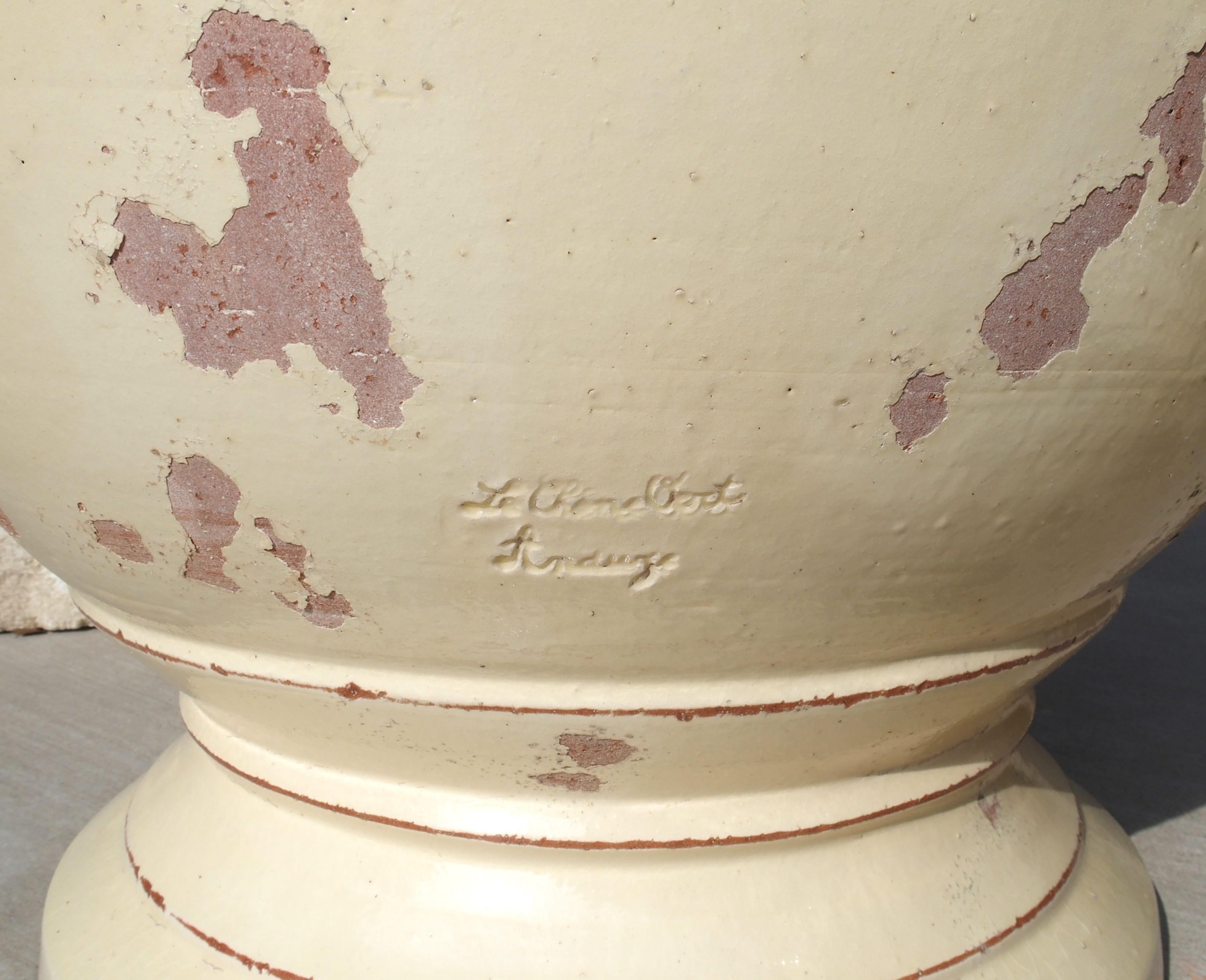 Paire de grands pots d'Anduze français émaillés jaune ivoire avec Fleur de Lys en vente 4