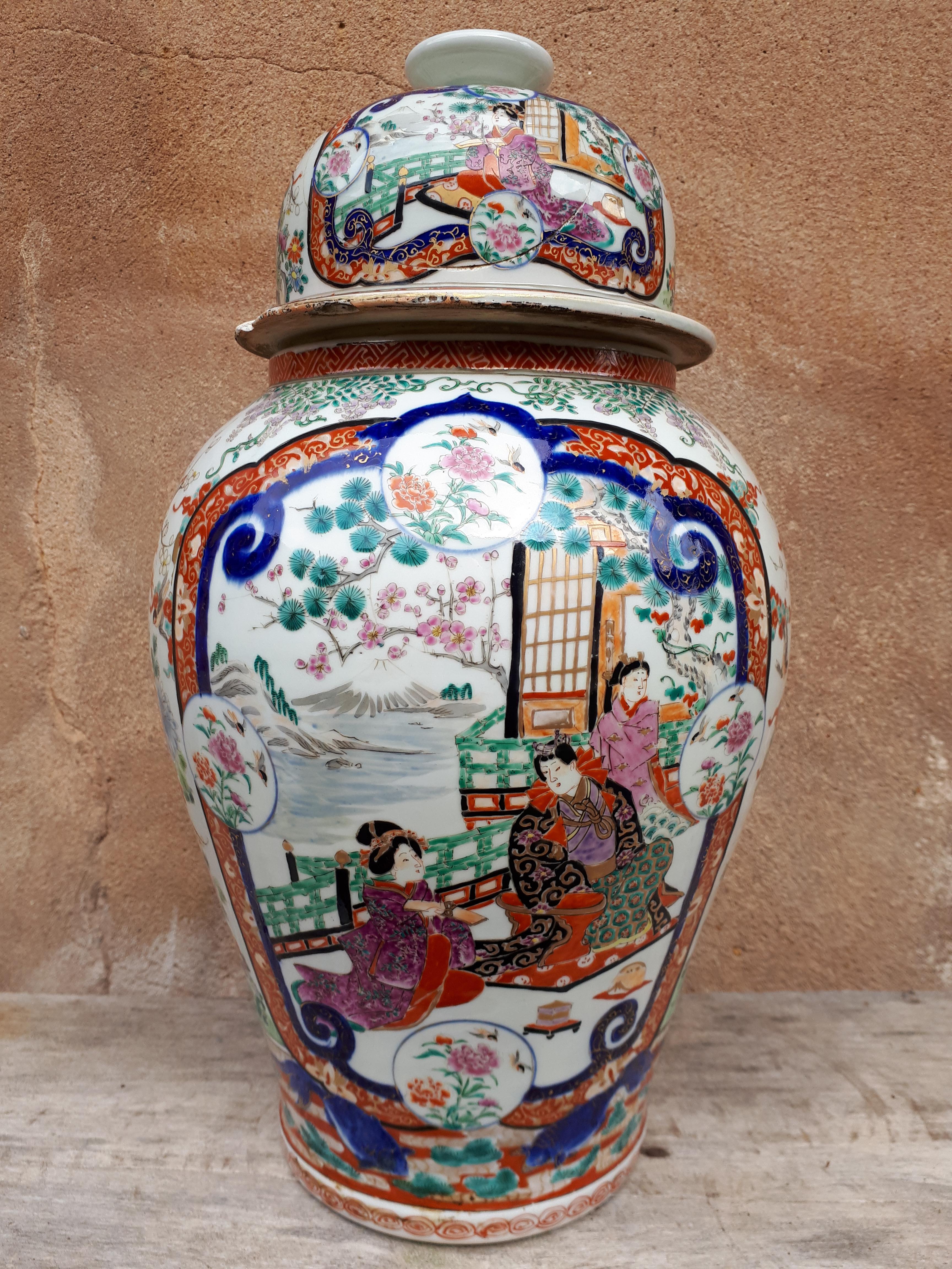 Pair of Large Japanese Arita 'Imari' Porcelain Vases, Japan Nineteenth For Sale 4