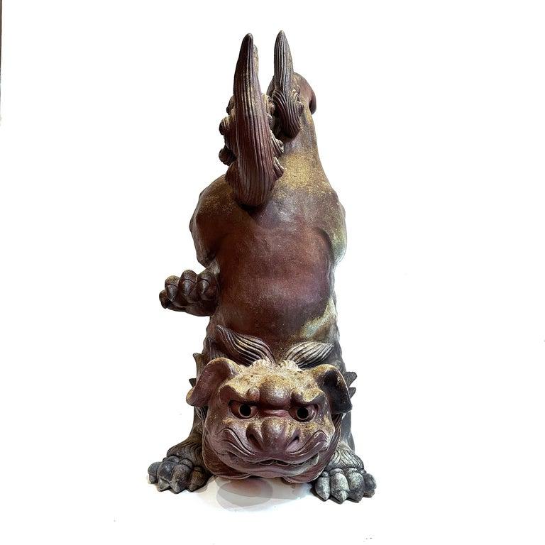 Arte popolare Coppia di grandi tegole giapponesi in ceramica Shi-Shi Dog, forno Bizen, XX secolo in vendita