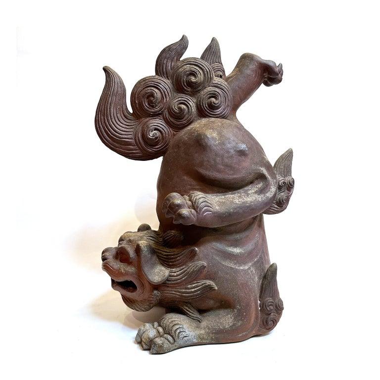 Cotto in fornace Coppia di grandi tegole giapponesi in ceramica Shi-Shi Dog, forno Bizen, XX secolo in vendita