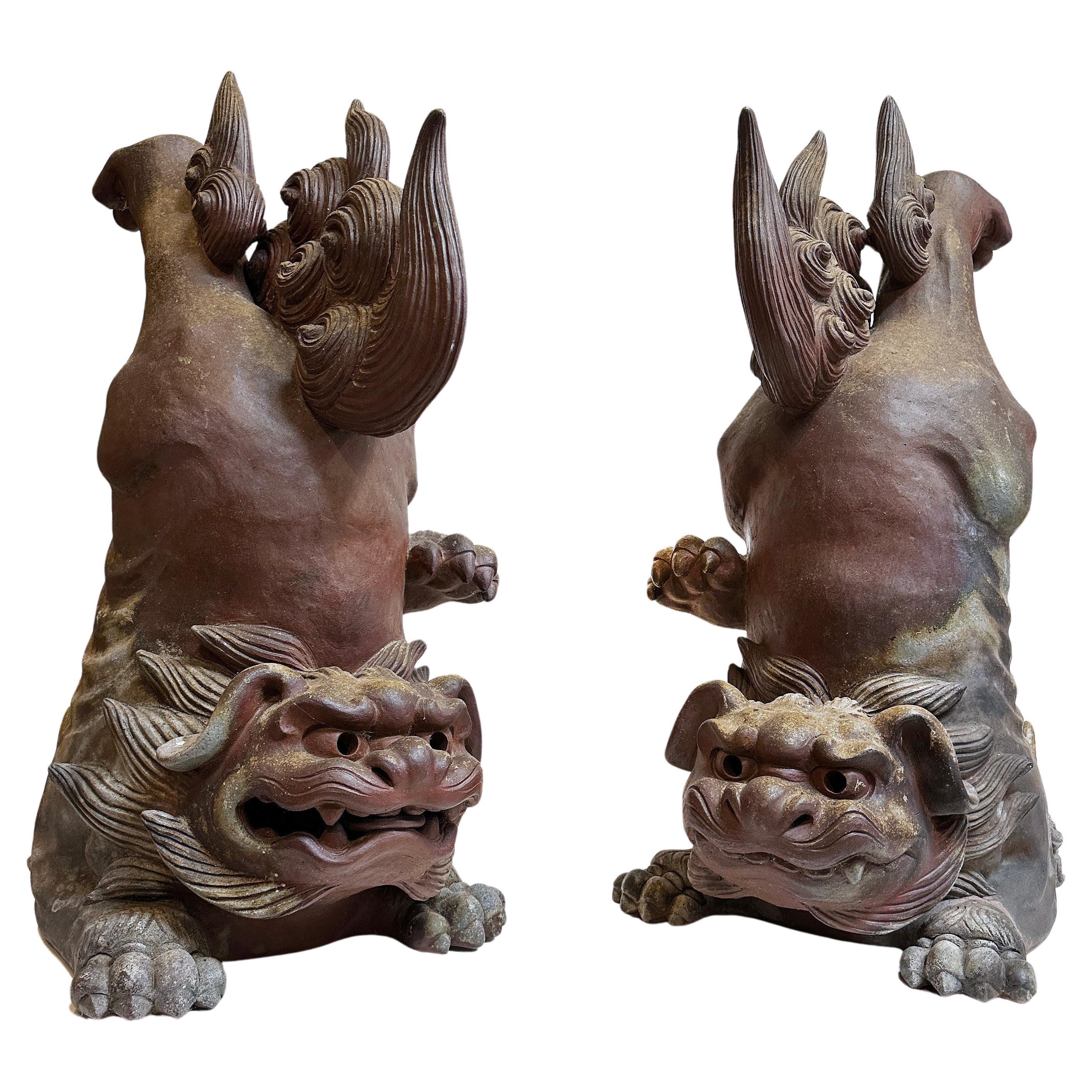 Paire de grands carreaux de sabot de chien Shi-Shi en céramique japonaise, Bizen Kiln, 20e siècle en vente
