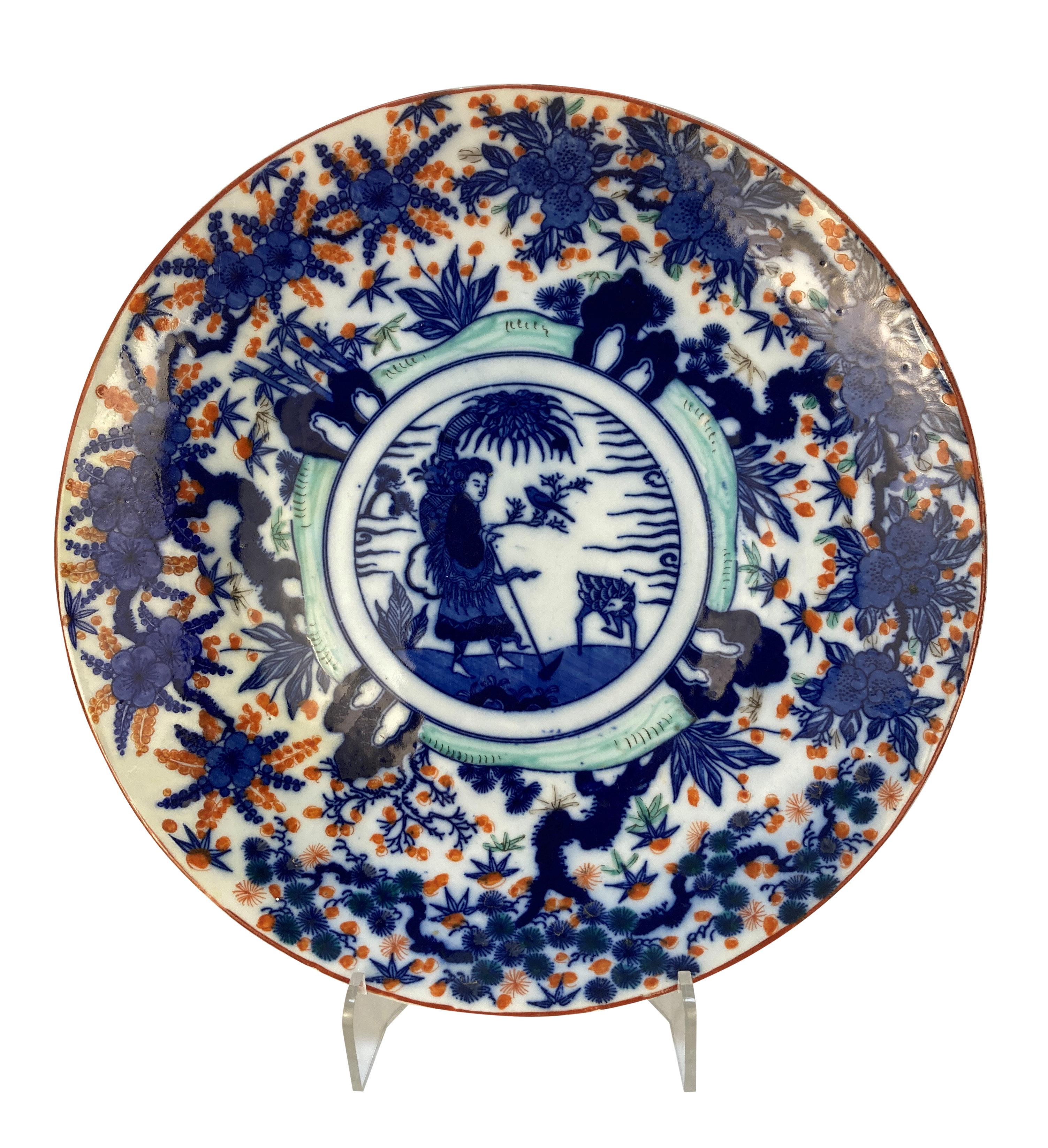 Japonais Paire de grandes assiettes décoratives en porcelaine japonaise en vente