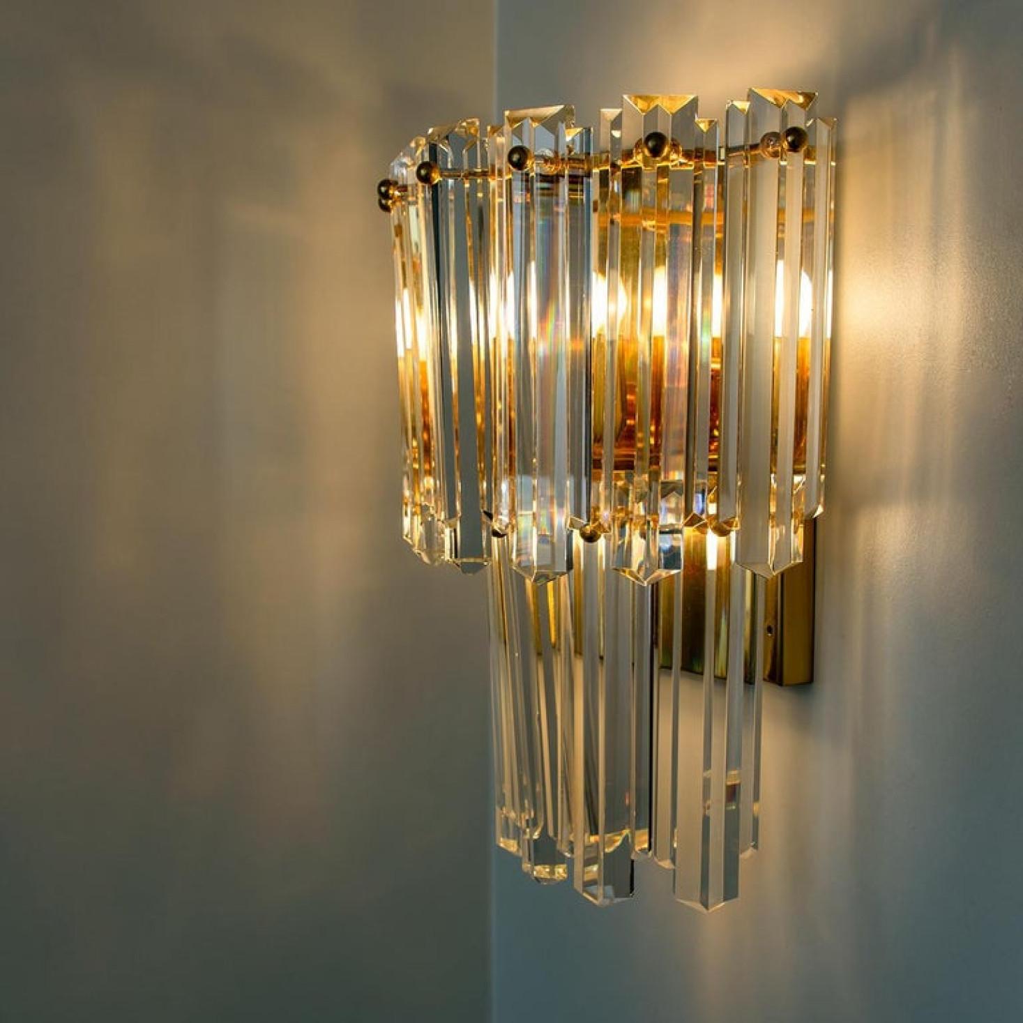 Pair of Large J.T. Kalmar Faceted Glass and Gilt Brass Sconces, Vienna, 1960s For Sale 3