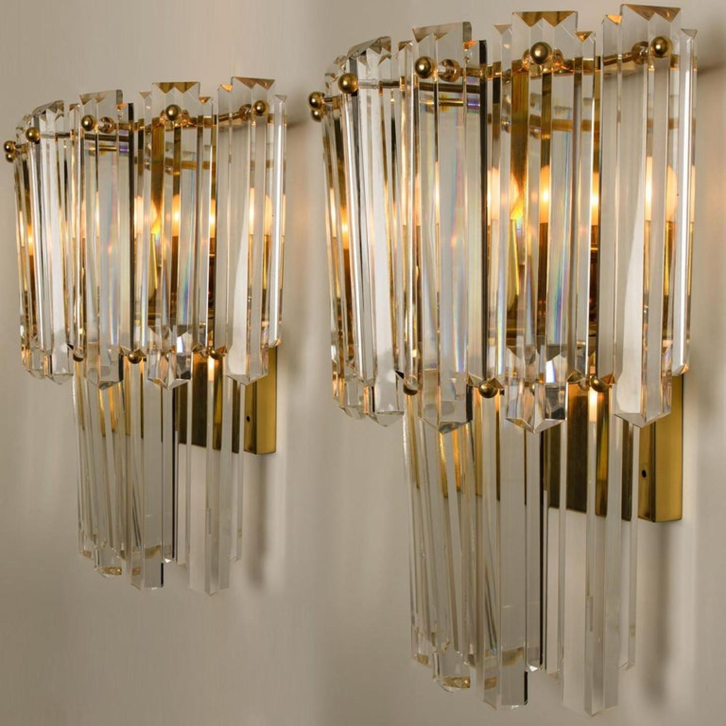 Pair of Large J.T. Kalmar Faceted Glass and Gilt Brass Sconces, Vienna, 1960s In Good Condition For Sale In Rijssen, NL