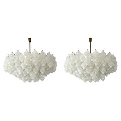 Coppia di grandi lampadari J.T. Kalmar Tulipan, Vienna, anni '60 circa
