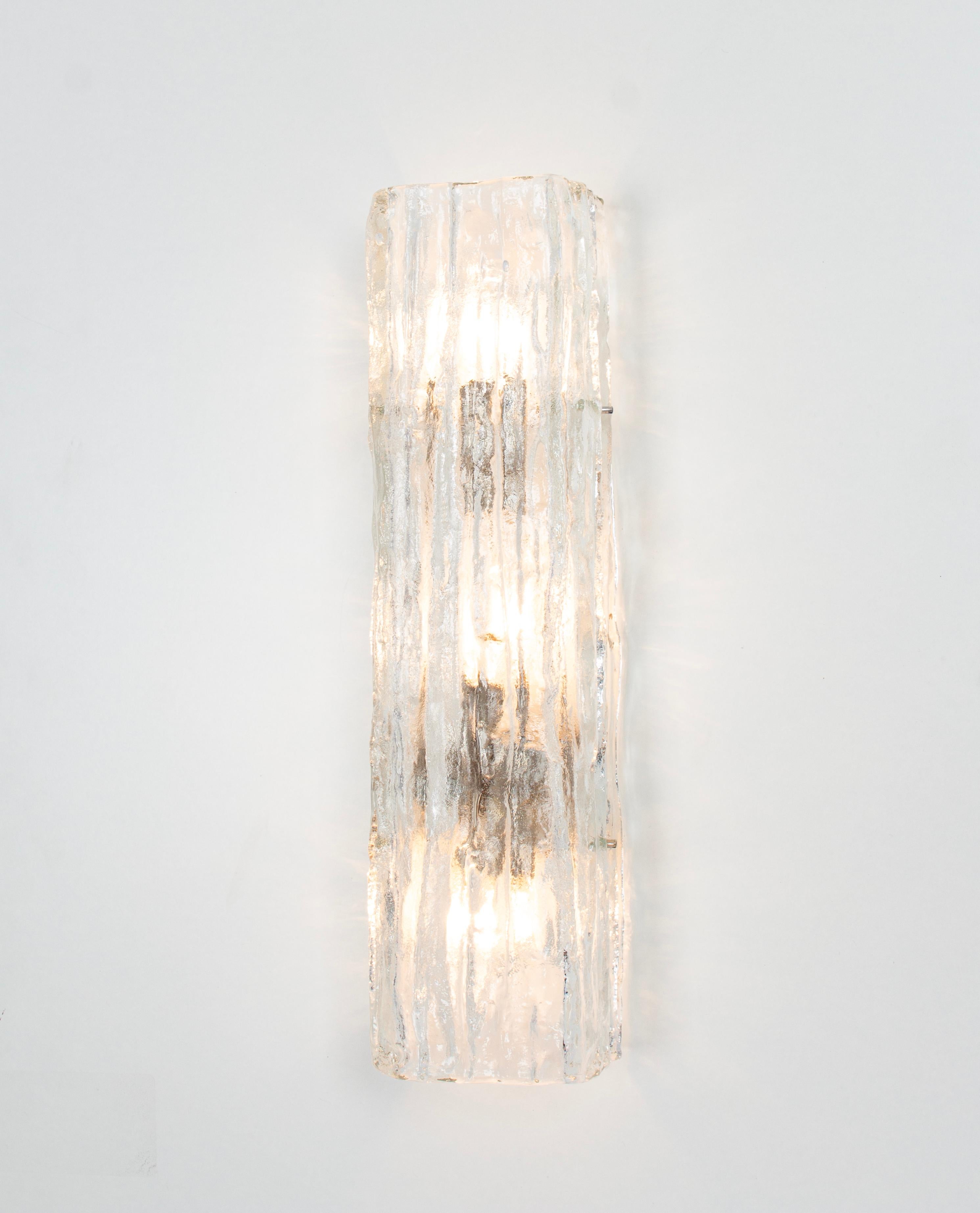 Vetro di Murano Coppia di grandi lampade a parete a forma di sconsiderata Kalmar, Austria, anni '60 in vendita