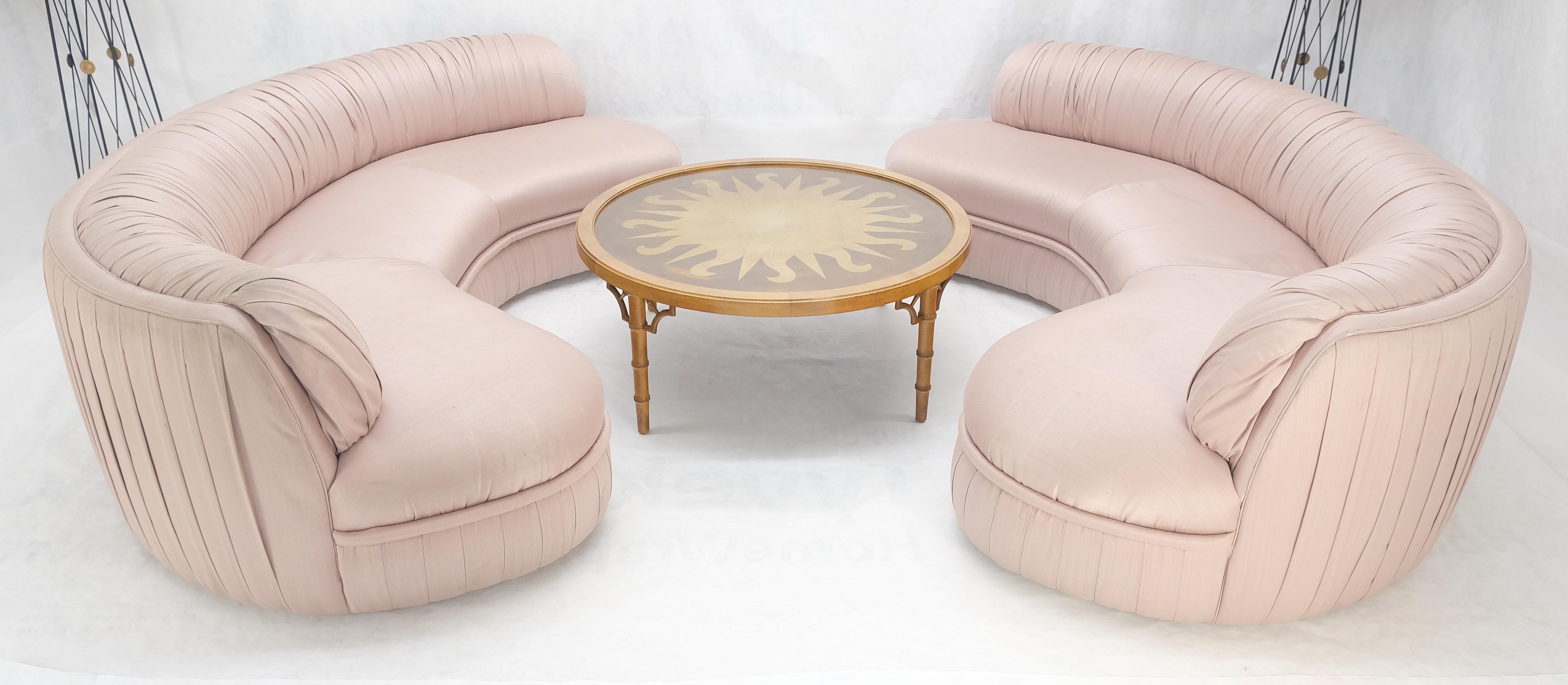 Paire de grands canapés en soie en forme de rein c1970s Custom Design en vente 6