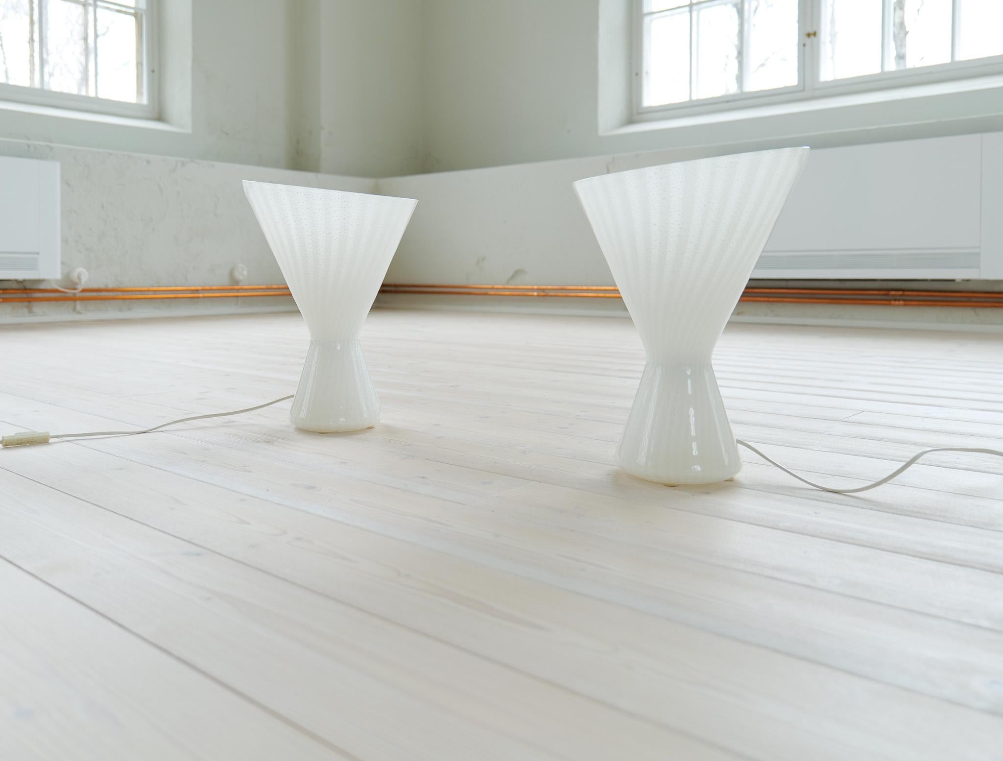 Late 20th Century Pair of Large Large Classic white murano table lamps Italy 1970s For Sale