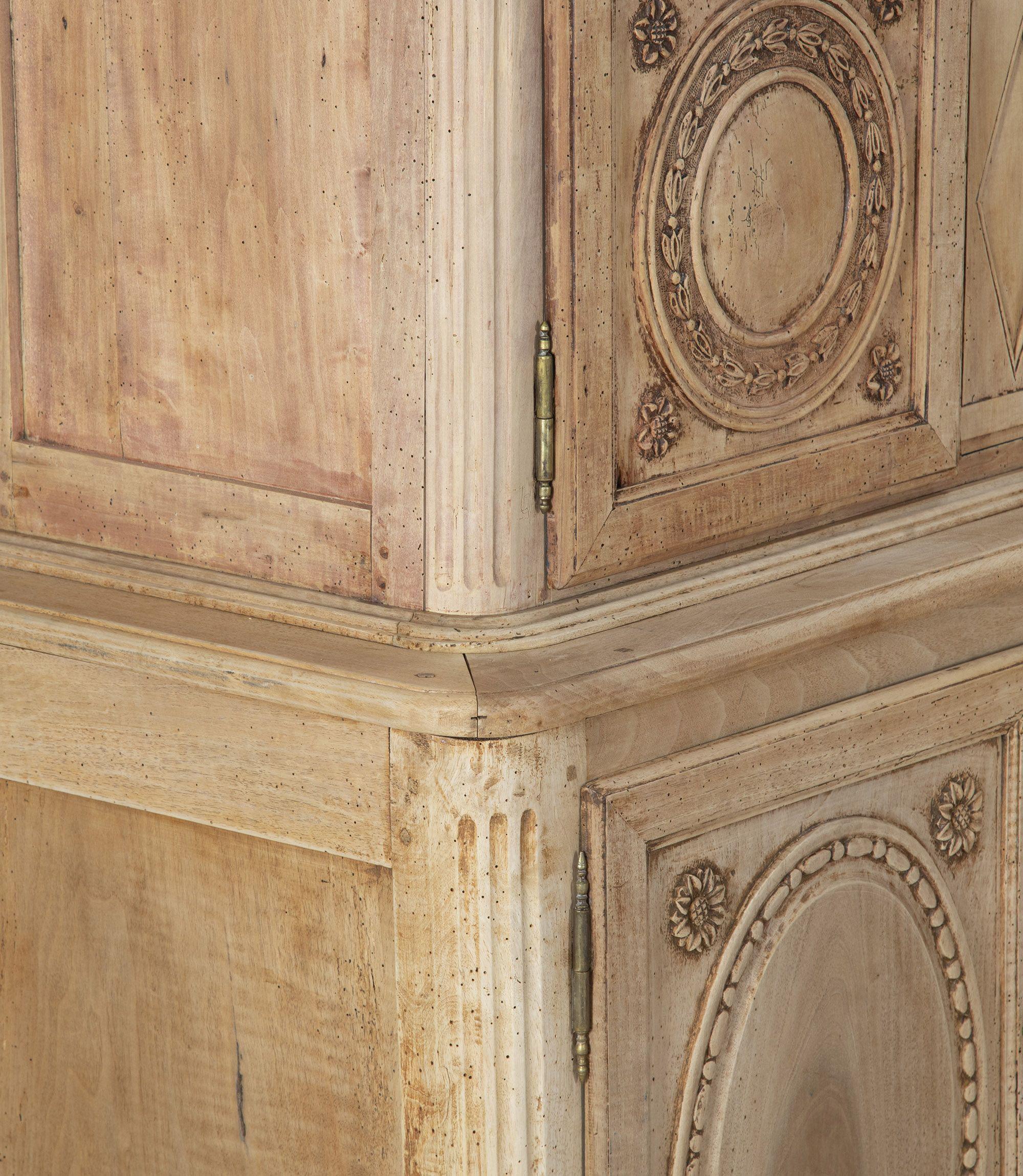 Pair of Large Late 19th Century French Bleached Cabinets in vendita 5