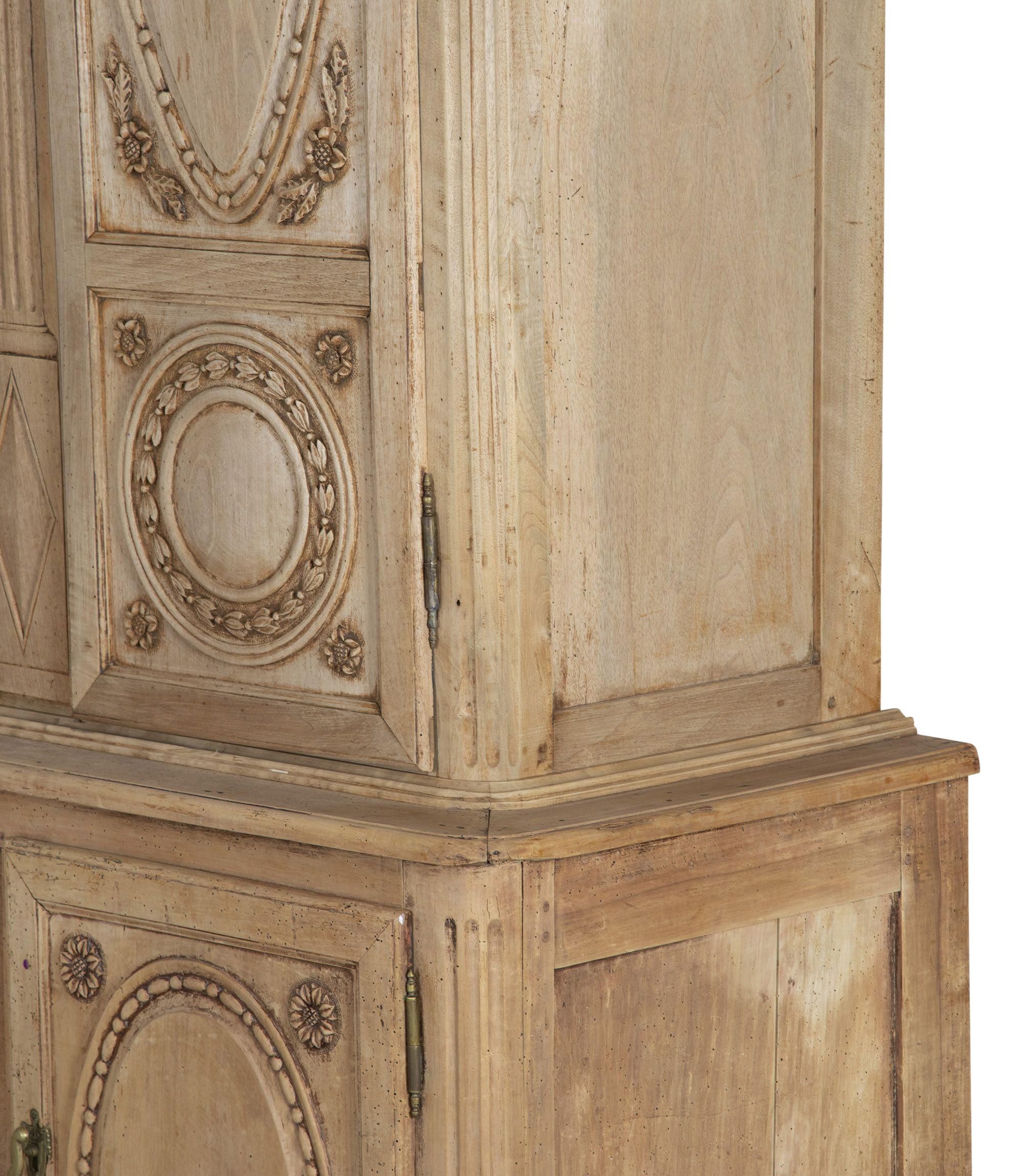 Pair of Large Late 19th Century French Bleached Cabinets in vendita 6