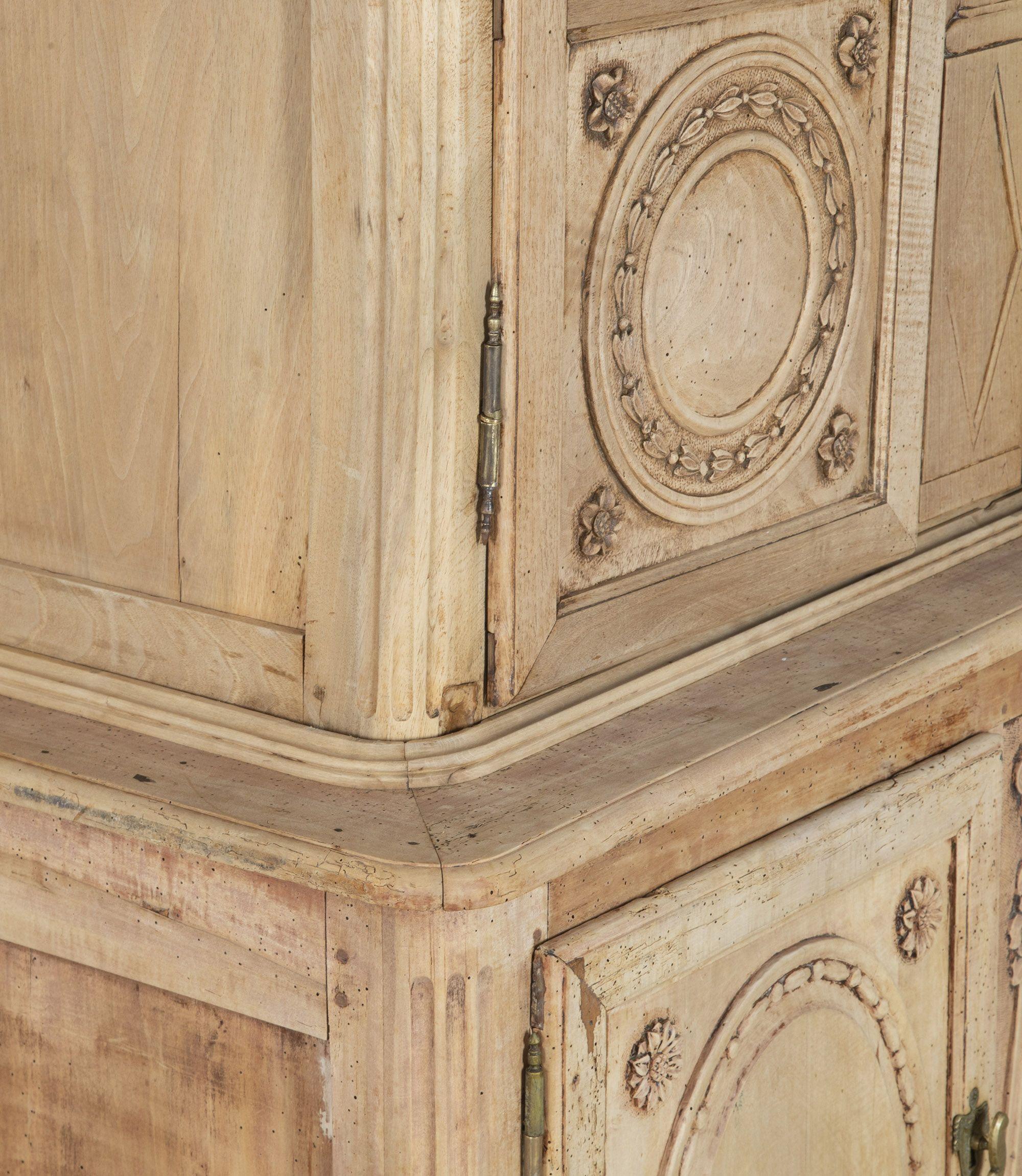 Pair of Large Late 19th Century French Bleached Cabinets in vendita 9