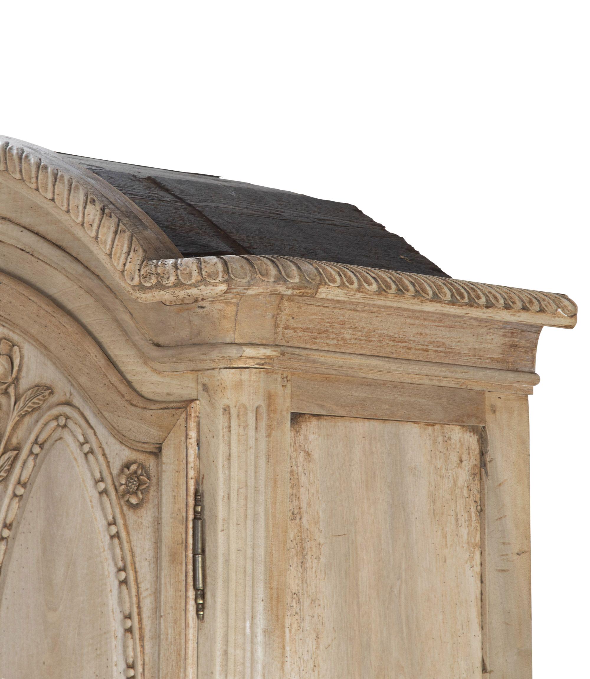 Pair of Large Late 19th Century French Bleached Cabinets in vendita 1