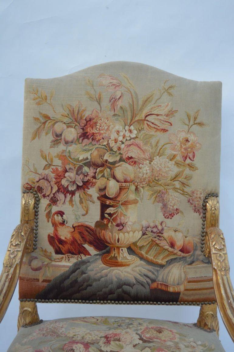 Paire de grands fauteuils en noyer doré de style néoclassique français de la fin du XIXe siècle en vente 5
