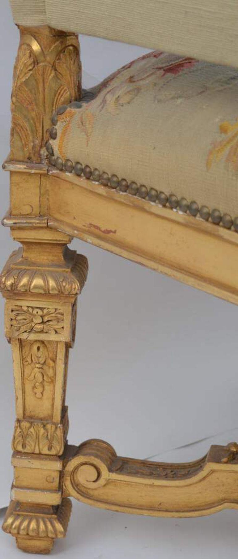 Paire de grands fauteuils en noyer doré de style néoclassique français de la fin du XIXe siècle en vente 7