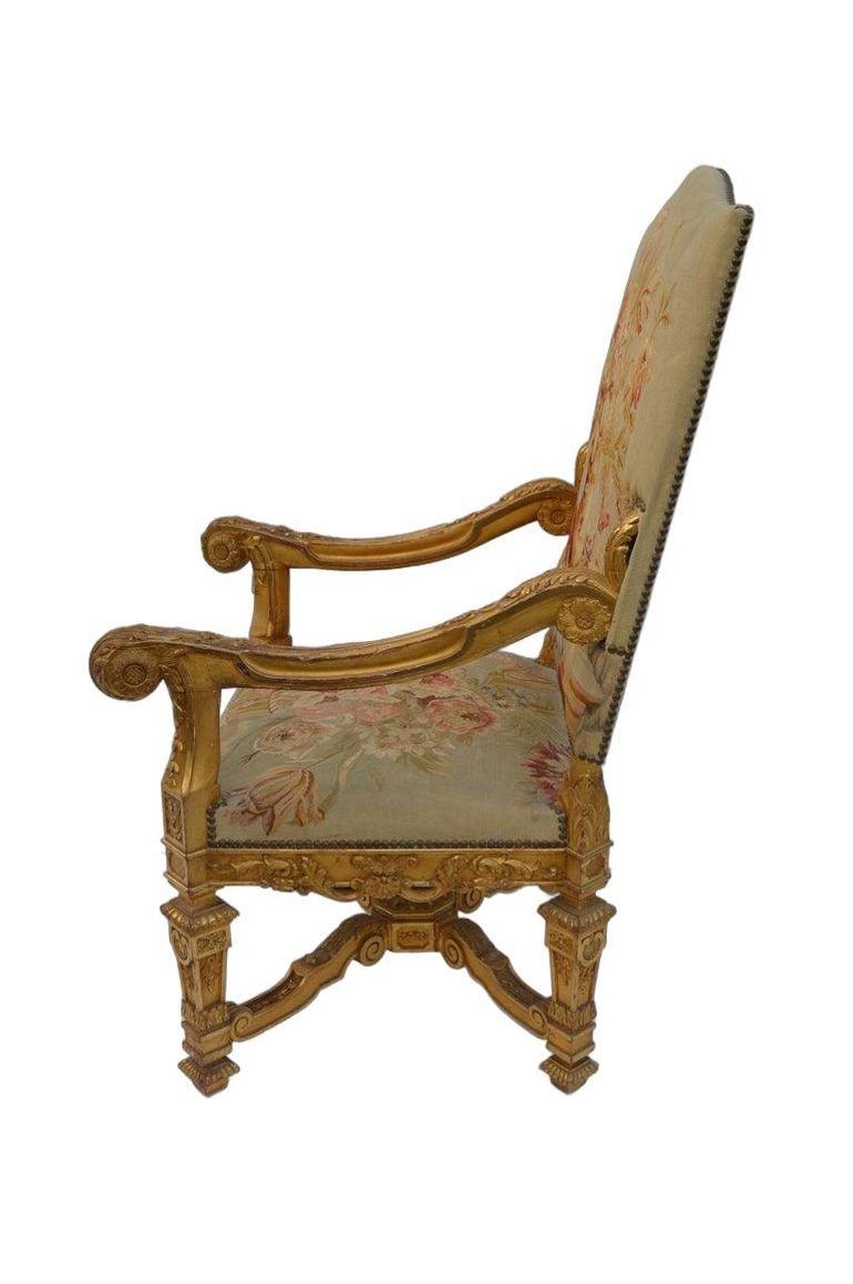 Paire de grands fauteuils en noyer doré de style néoclassique français de la fin du XIXe siècle Excellent état - En vente à Los Angeles, CA