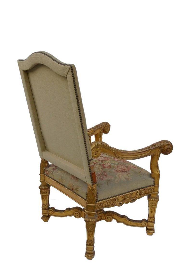 Paire de grands fauteuils en noyer doré de style néoclassique français de la fin du XIXe siècle en vente 2