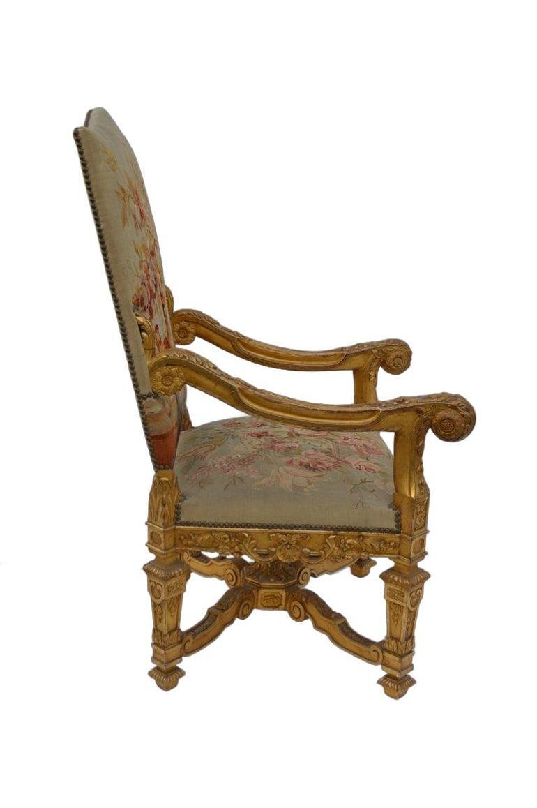 Paire de grands fauteuils en noyer doré de style néoclassique français de la fin du XIXe siècle en vente 3