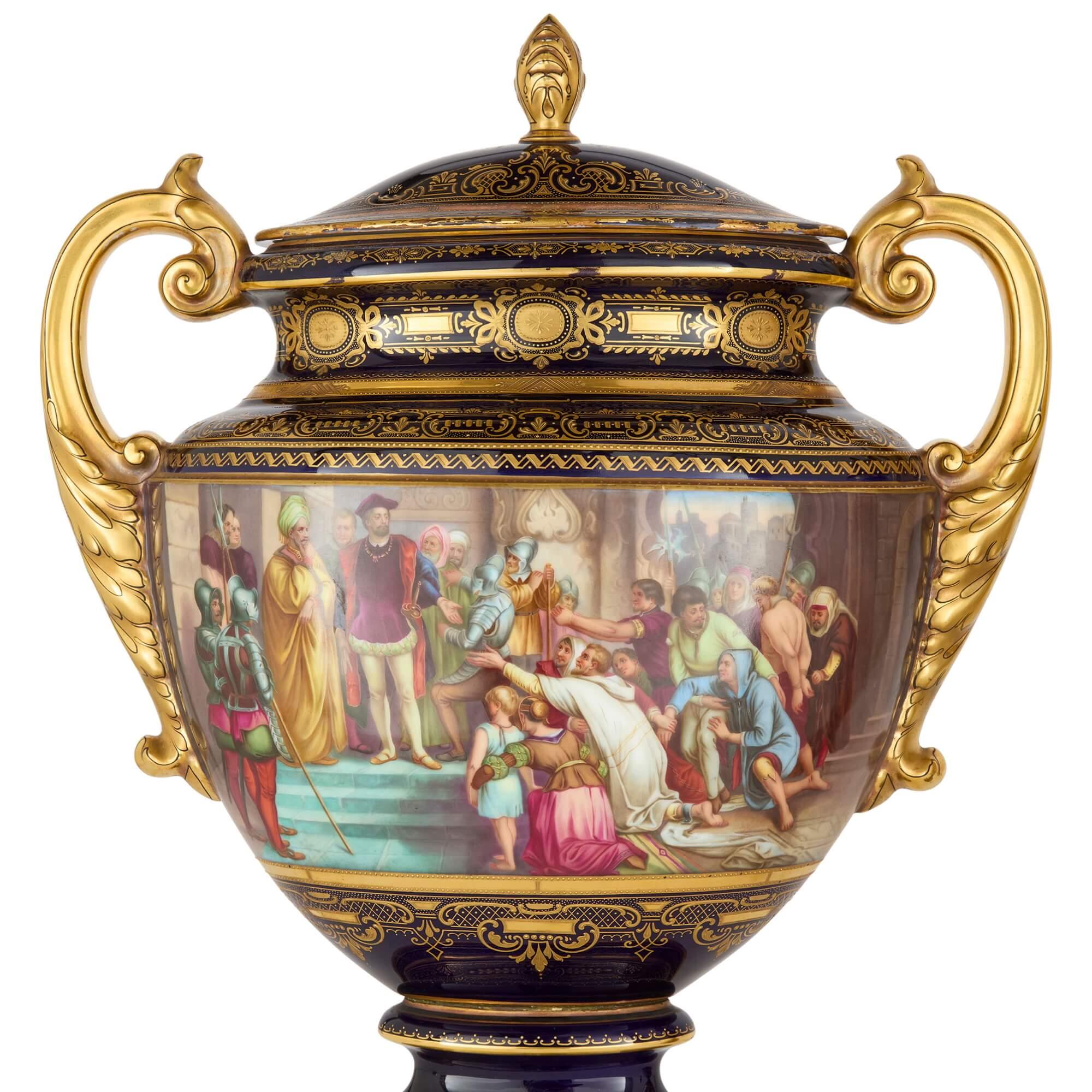 Doré Paire de grands vases à couvercle en Royal Vienna Porcelain  en vente