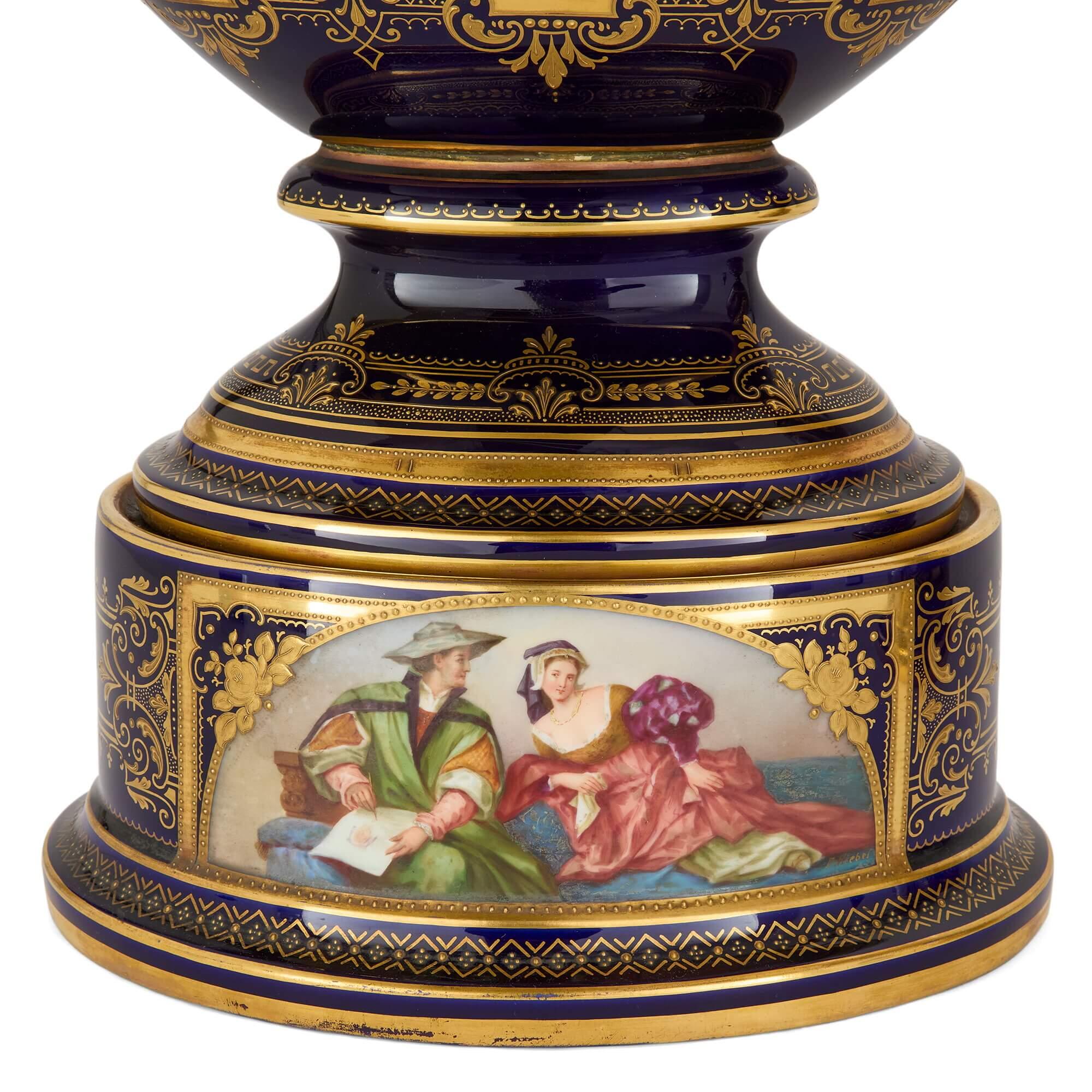 Paar große Royal Vienna Porcelain Vasen mit Deckel  (19. Jahrhundert) im Angebot