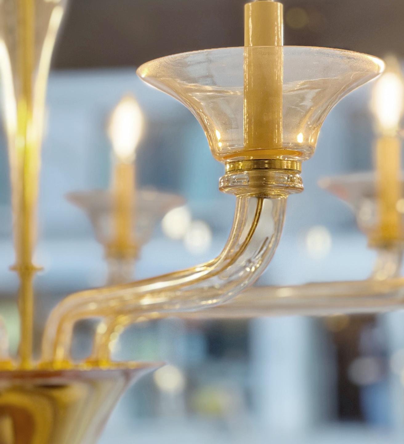 Ein großer Lights Amber Murano Glas Kronleuchter (Mitte des 20. Jahrhunderts) im Angebot