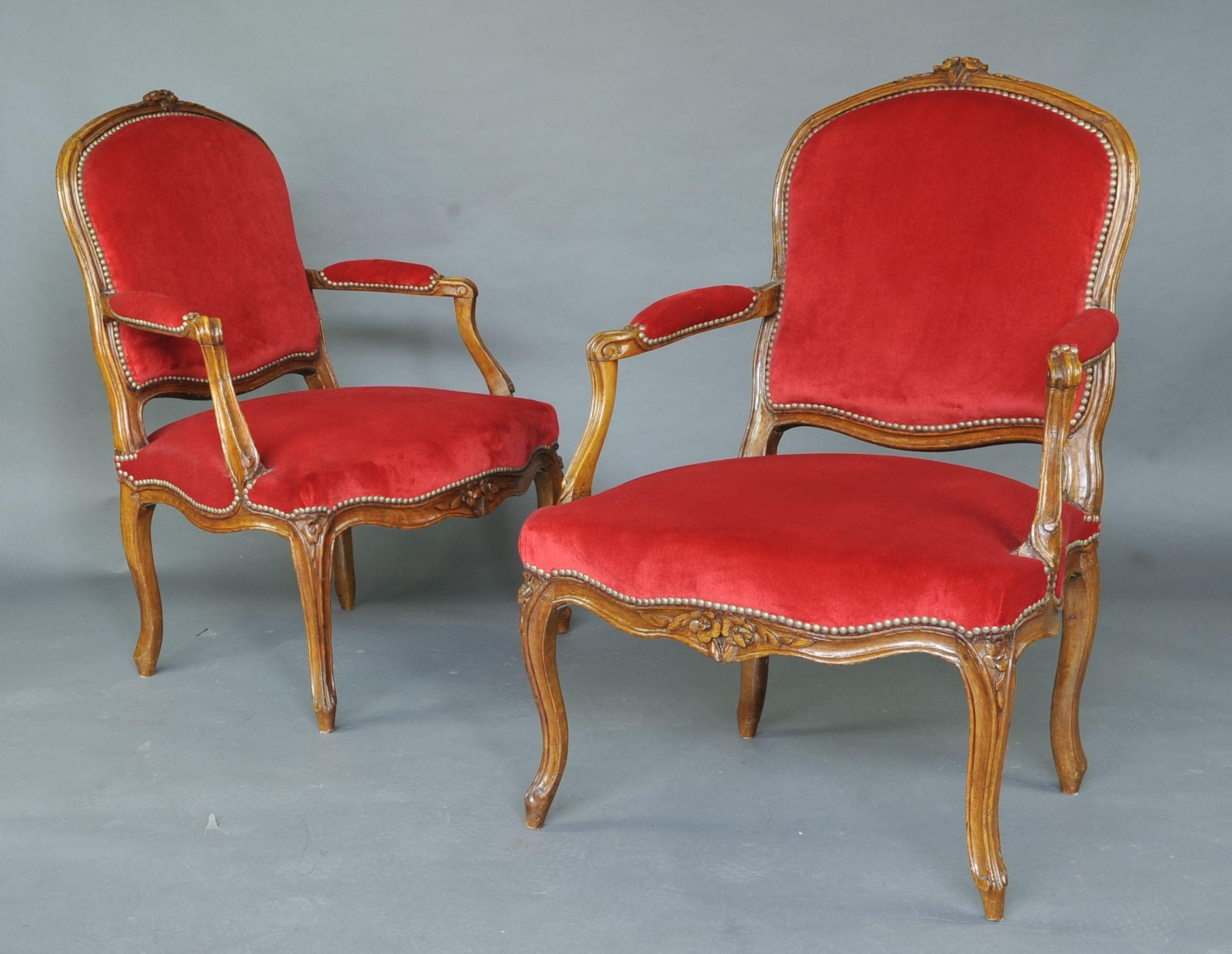 Hêtre Paire de grands fauteuils Louis XV - 18ème siècle en vente