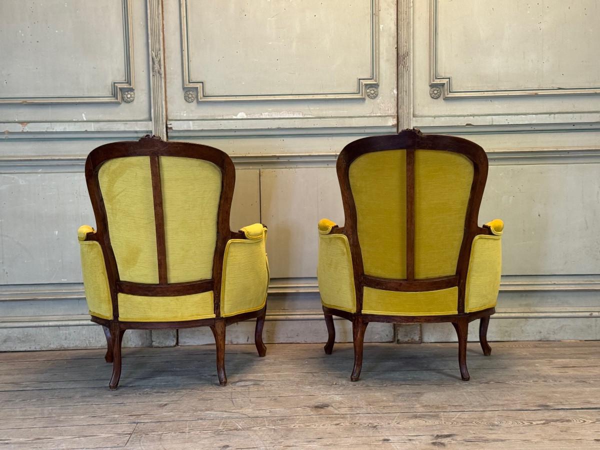Francese Coppia di grandi poltrone bergère Luigi XV, timbrate da François Foliot in vendita