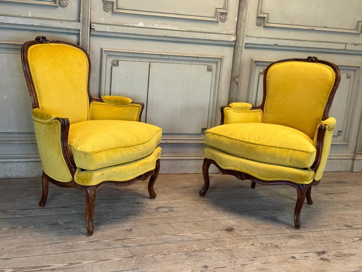 Coppia di grandi poltrone bergère Luigi XV, timbrate da François Foliot In condizioni buone in vendita a Honnelles, WHT