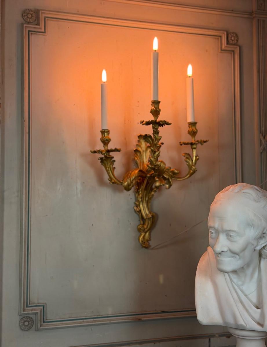 Pair of large Louis XV style wall lights, circa 1880 in vendita 3