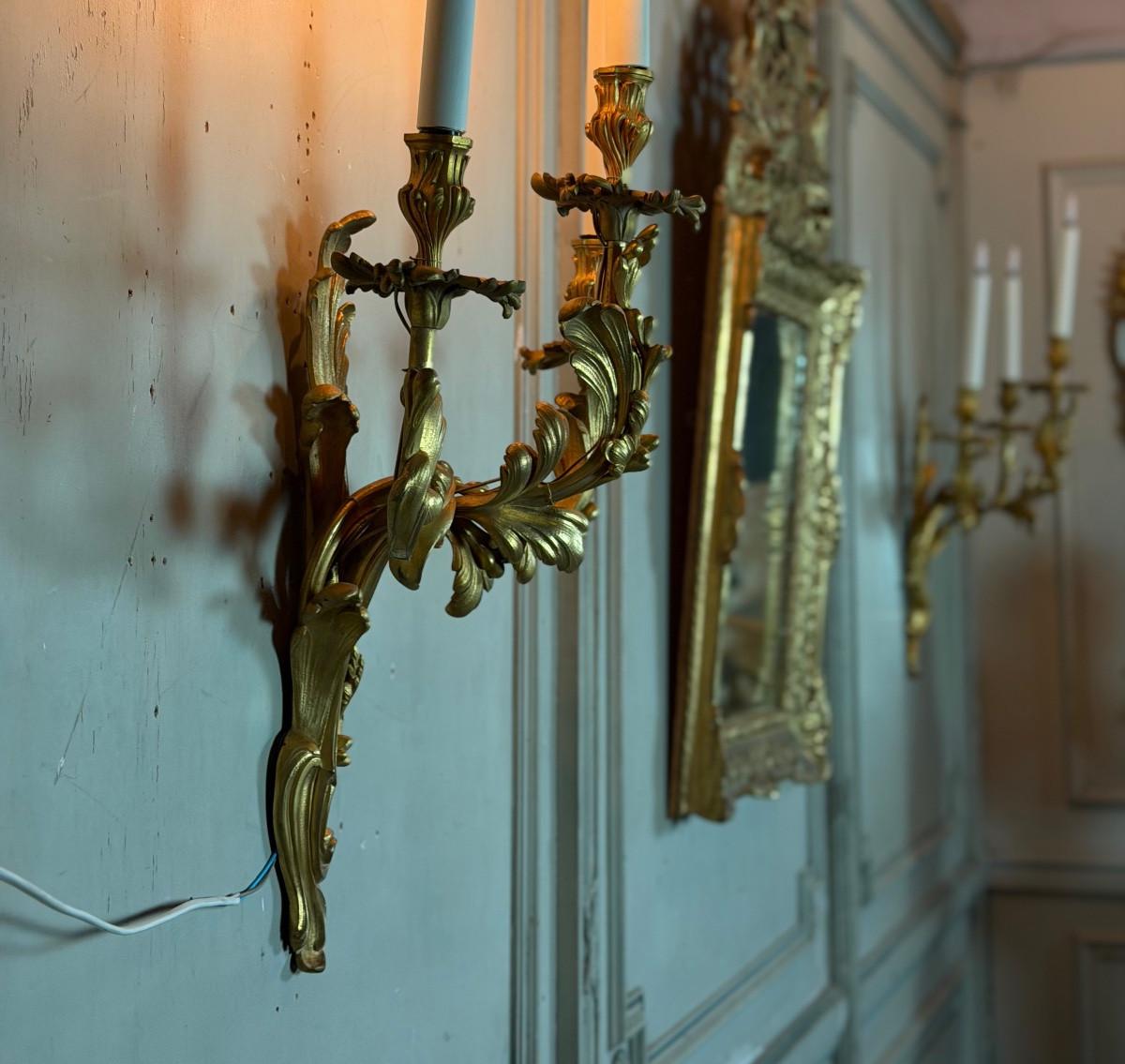 Fino al XVIII secolo Pair of large Louis XV style wall lights, circa 1880 in vendita