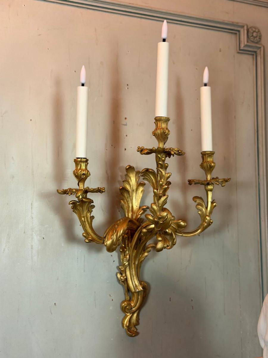 Argento Pair of large Louis XV style wall lights, circa 1880 in vendita