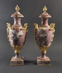 Pareja De Grandes Cassolettes Estilo Luis XVI En Mármol Real Belga Y Bronce Dorado