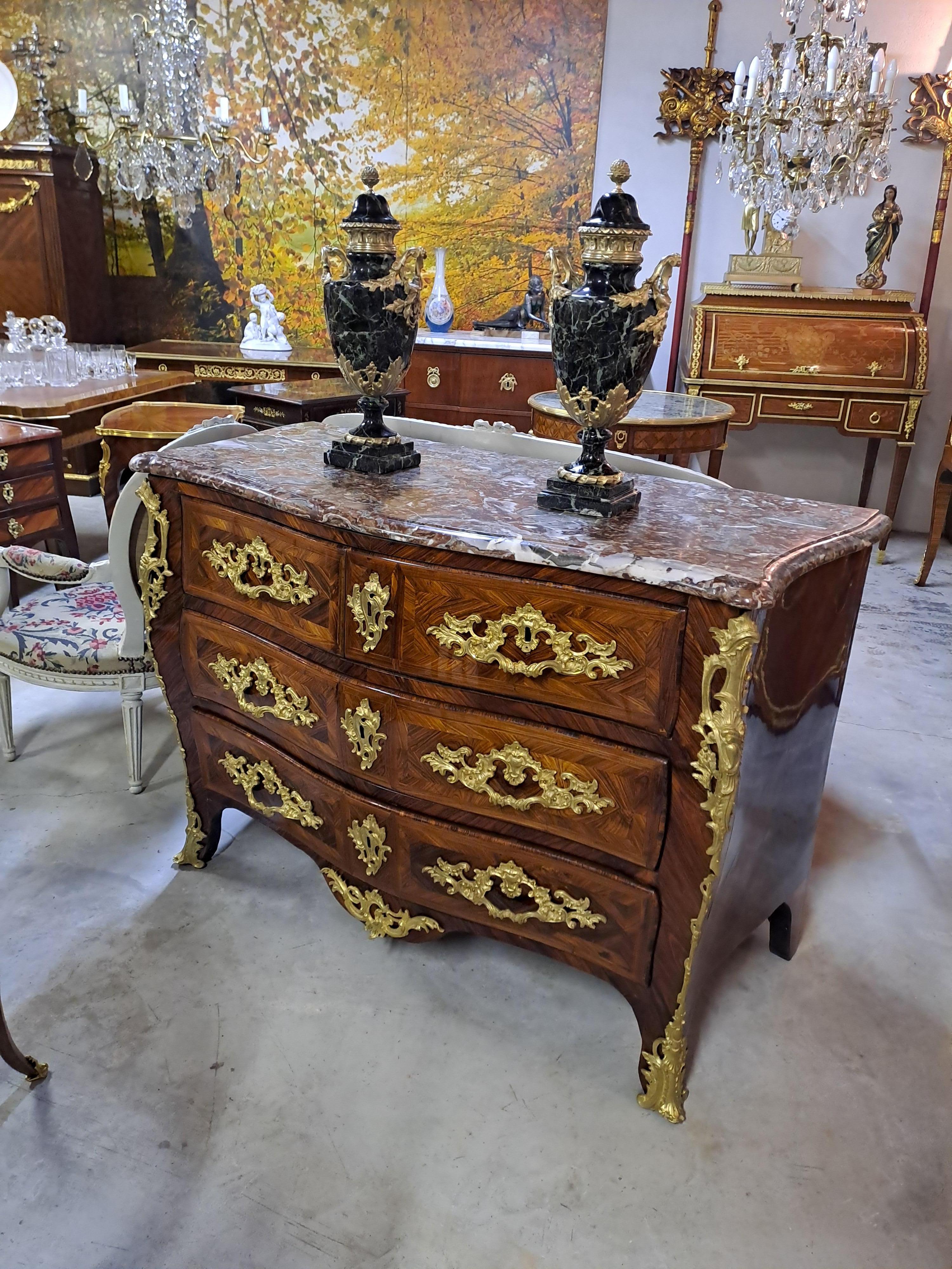 Coppia di grandi cassette in stile Luigi XVI in marmo verde mare e bronzo dorato in vendita 6