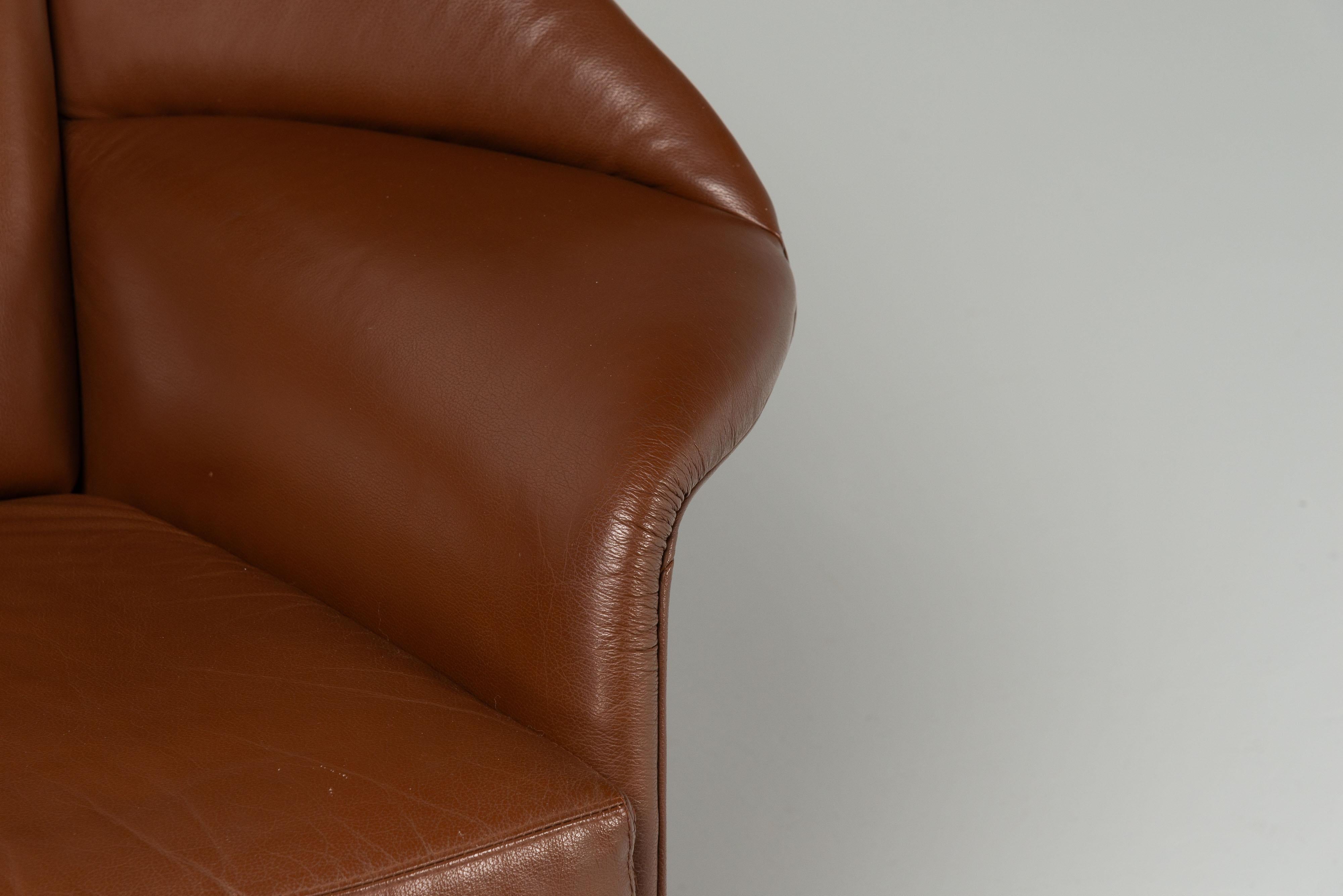 Coppia di grandi sedie da salotto con pouf Italia 1960 in vendita 5
